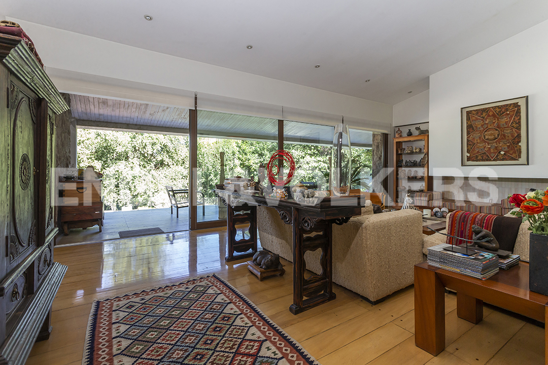 CASA EN VENTA CON GRAN GARAGE PARA 11 AUTOS IDEAL COLECCIONISTA