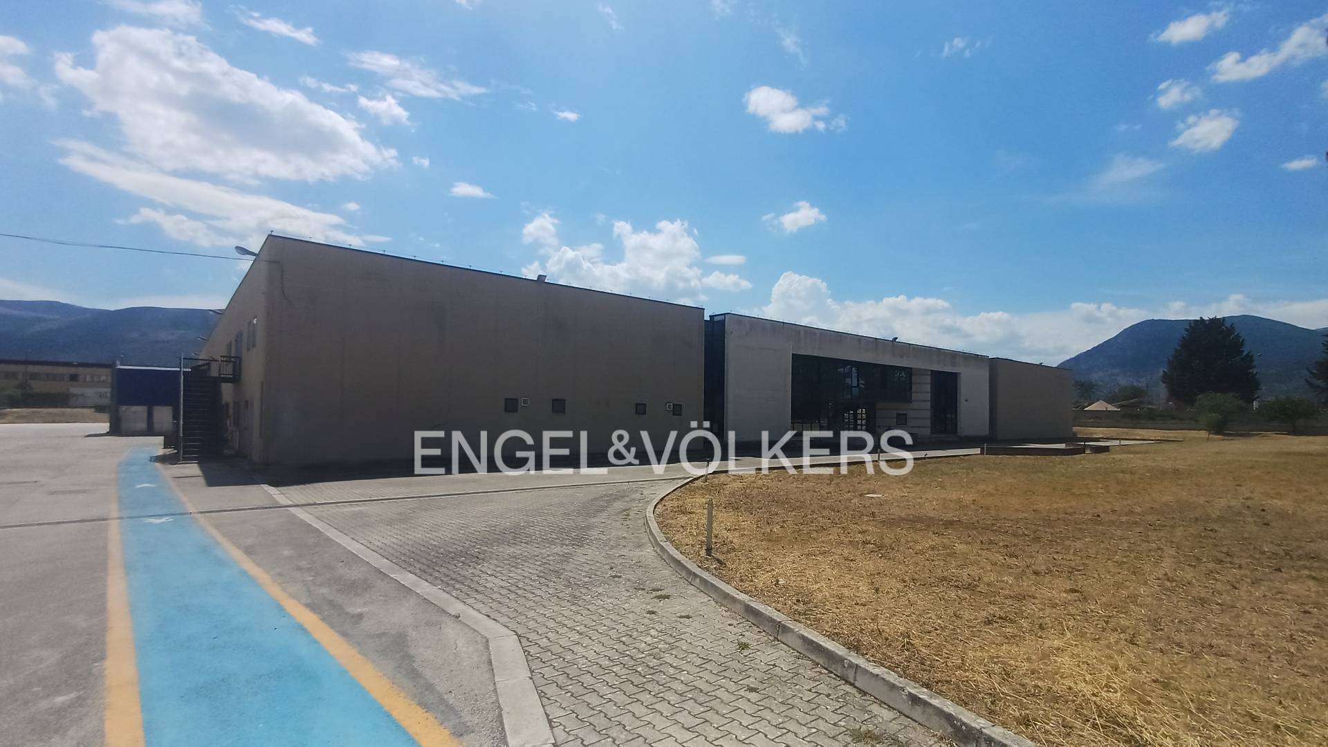Capannone Industriale in Vendita a Raiano, Abruzzo, Italia