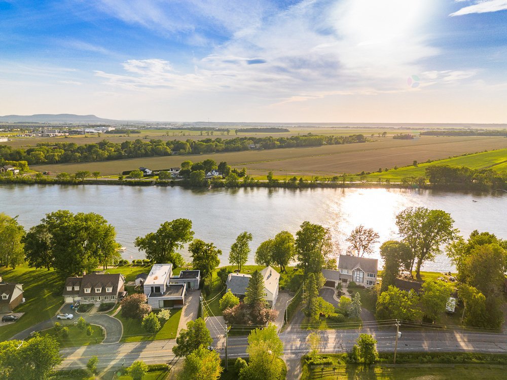 Magnificent waterfront property with peaceful lifestyle