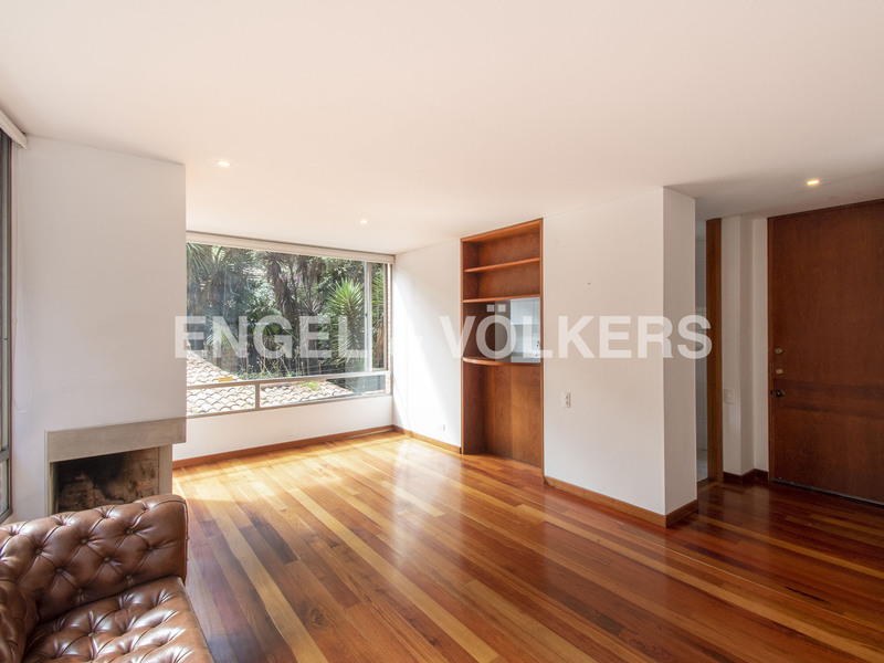 Iluminado apartamento para arriendo en Rosales