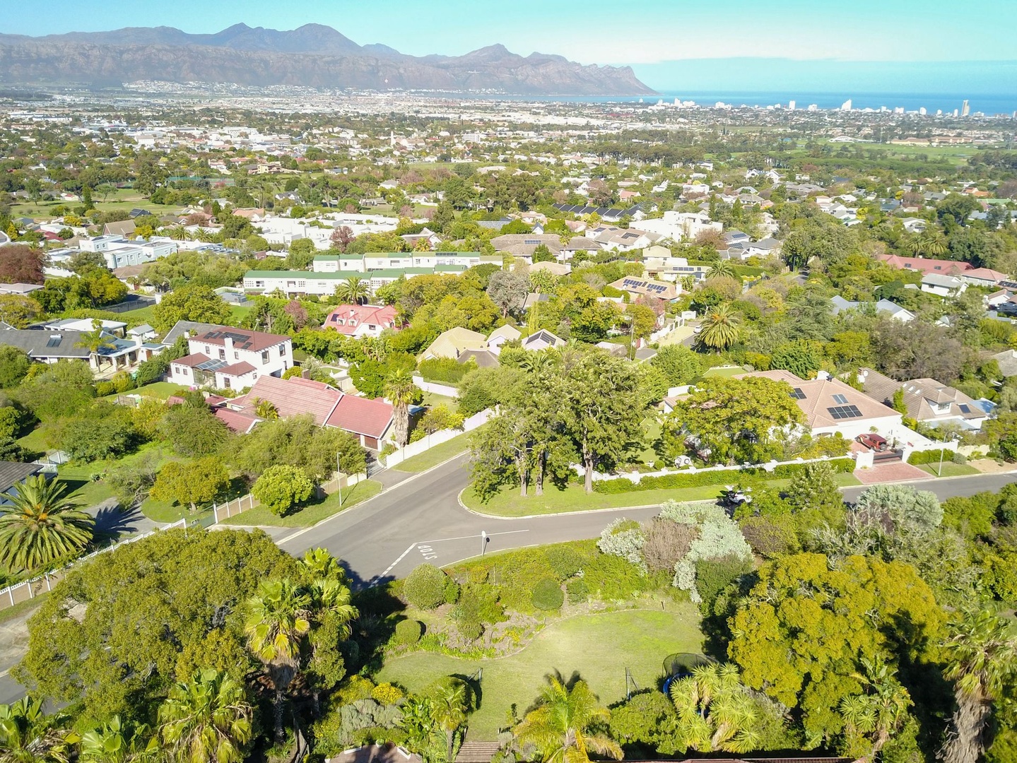 Prime Plot in quiet neighbour