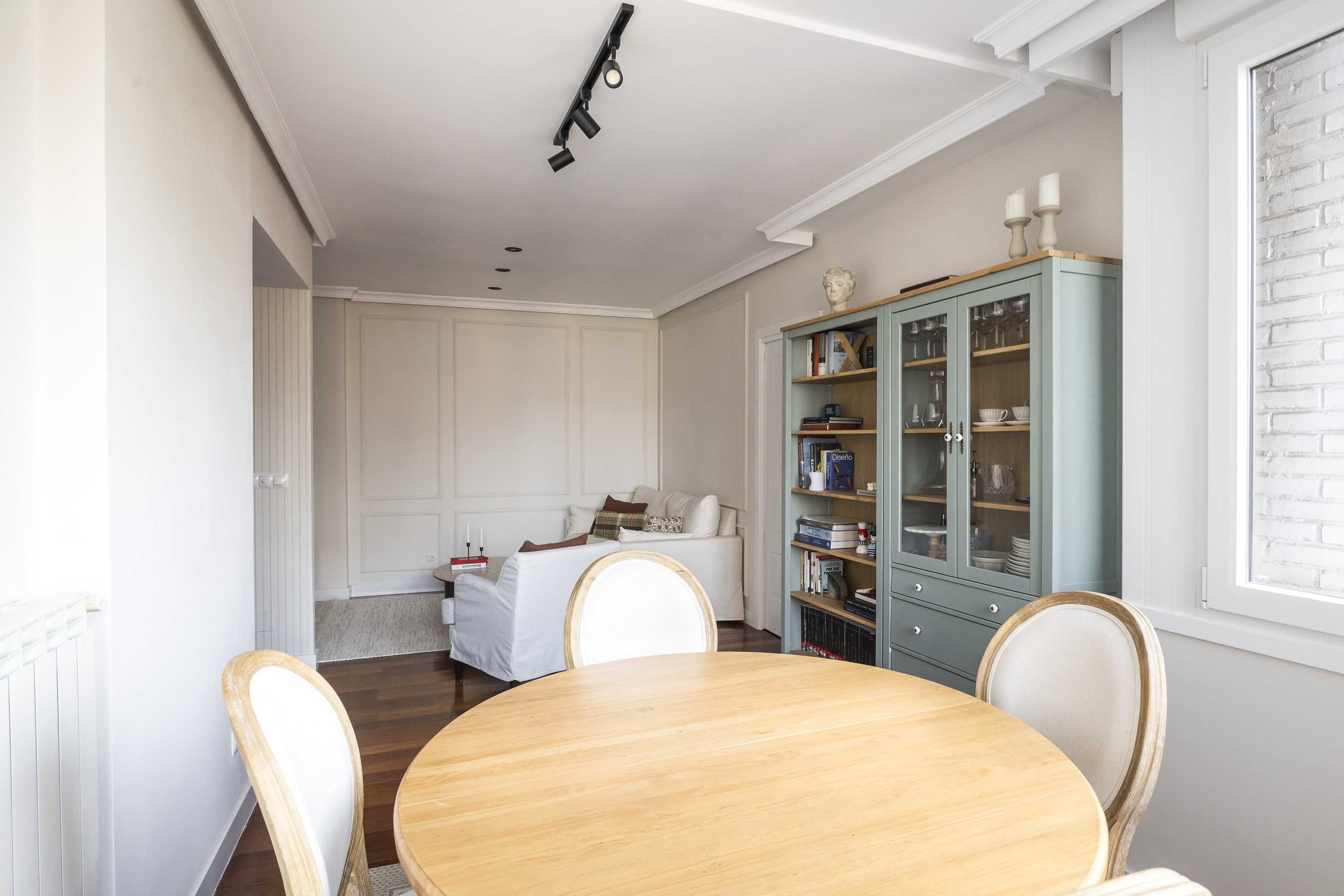 Exclusive luxury apartment, fully furnished, exterior, with indoor pool + premium services!