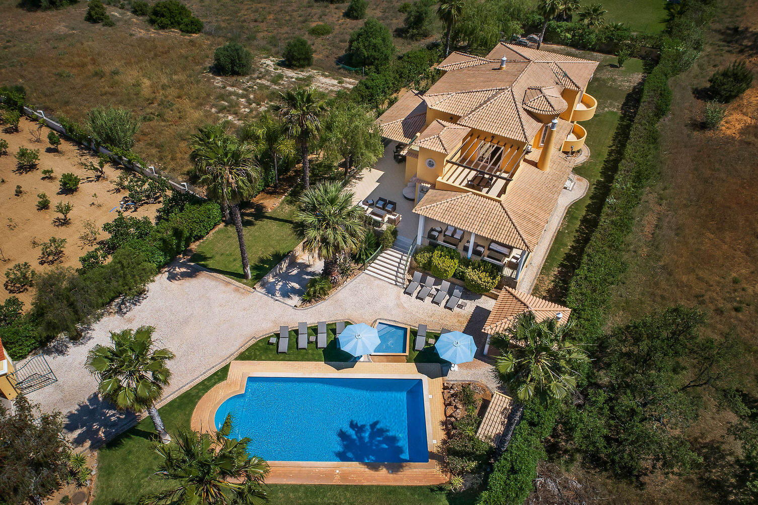 6+2 bedroom Villa with pool in Almancil