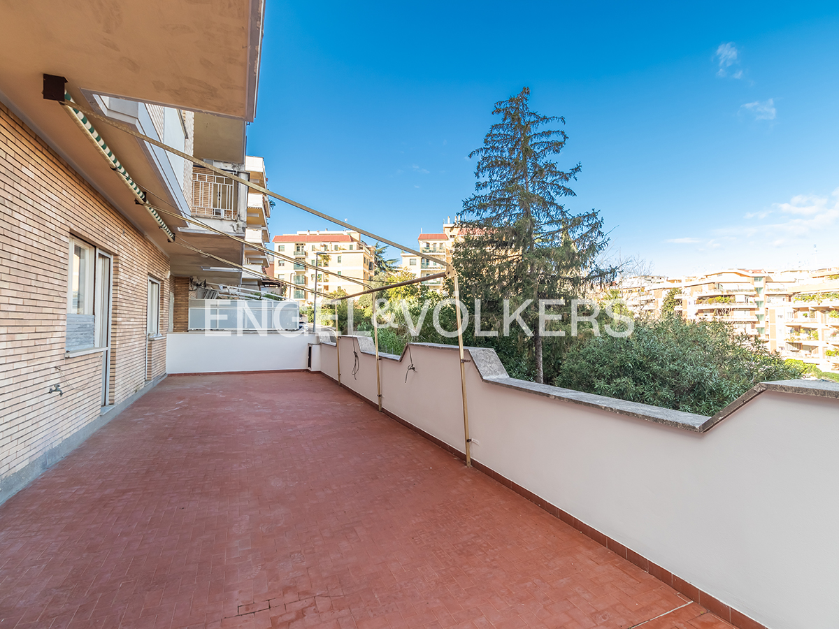 Bright apartment with terrace on Schupfer Street