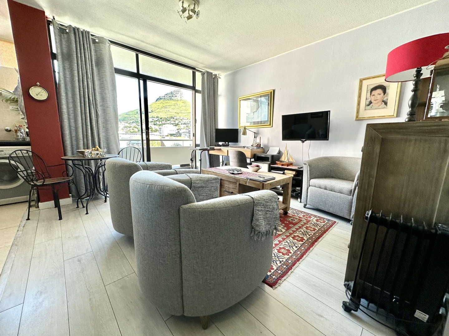 Stunning Gardens bachelor unit