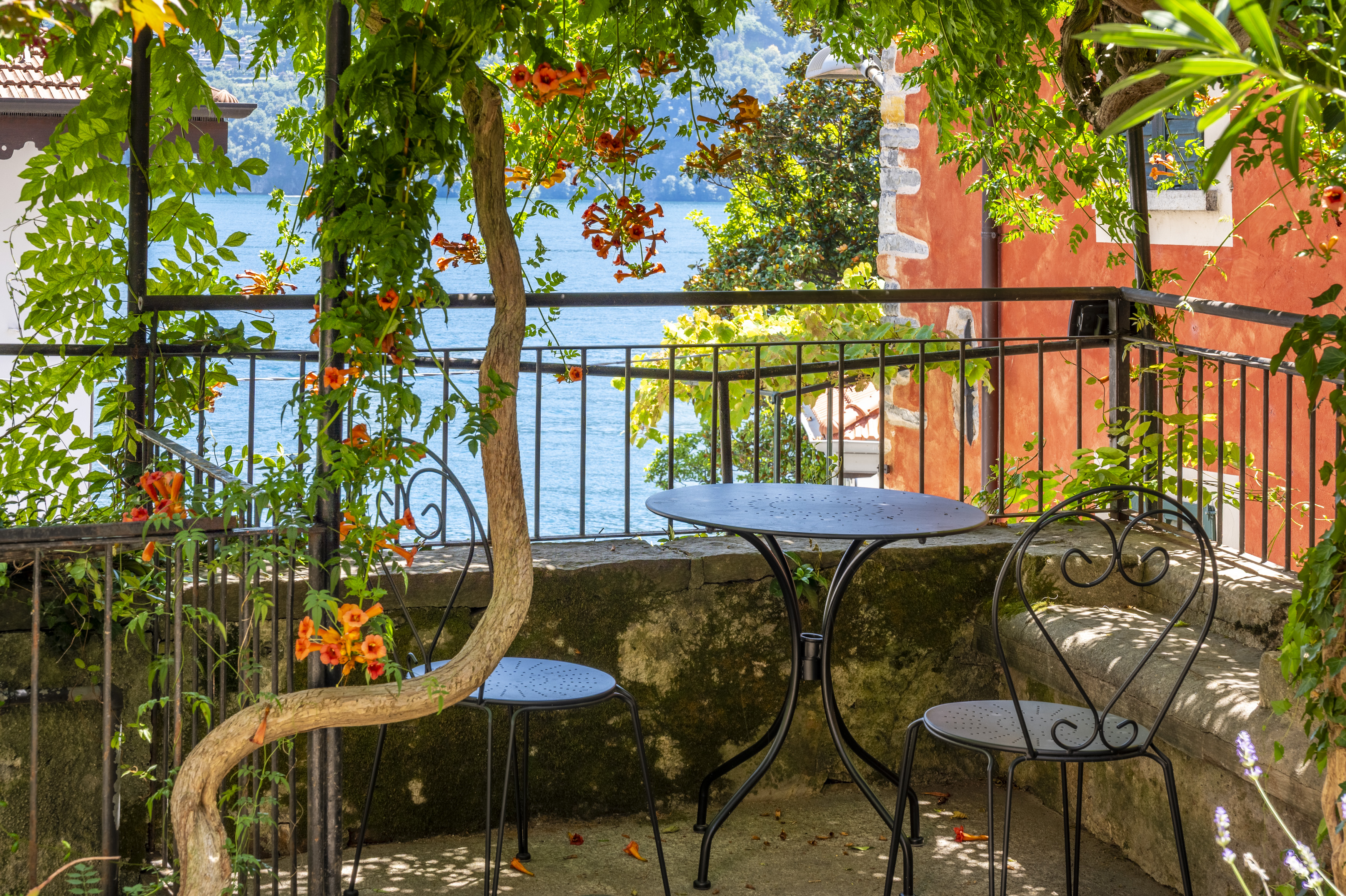 Apartment in Carate Urio with a private garden overlooking the lake