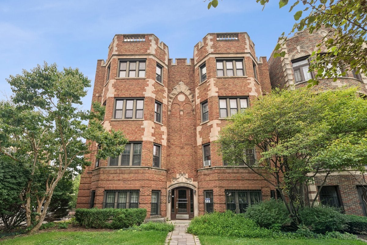 Charming Condo in the Heart of Oak Park Arts District