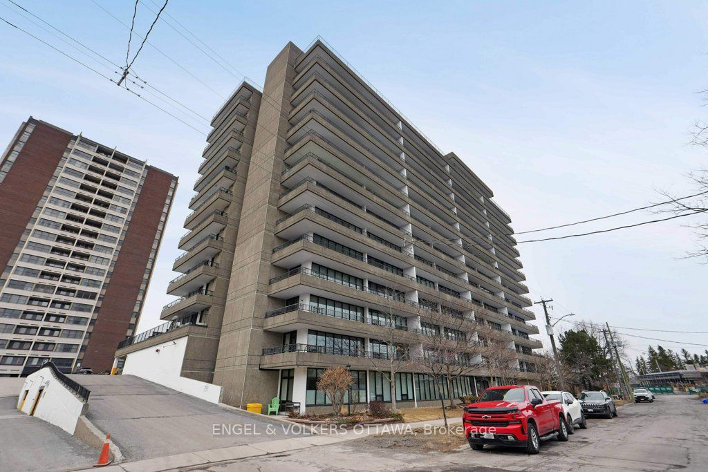 Westboro 2-bed, 2-bath in sought-after Barclay condo