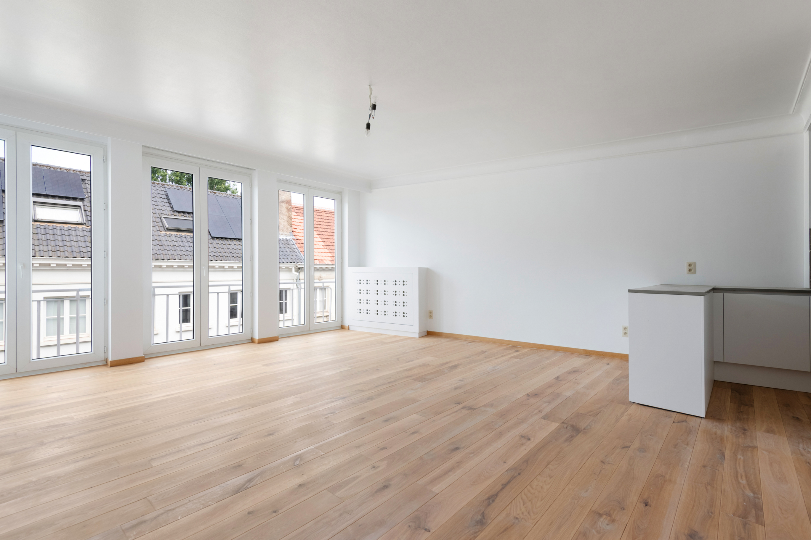 Move-in ready apartment in prime location!