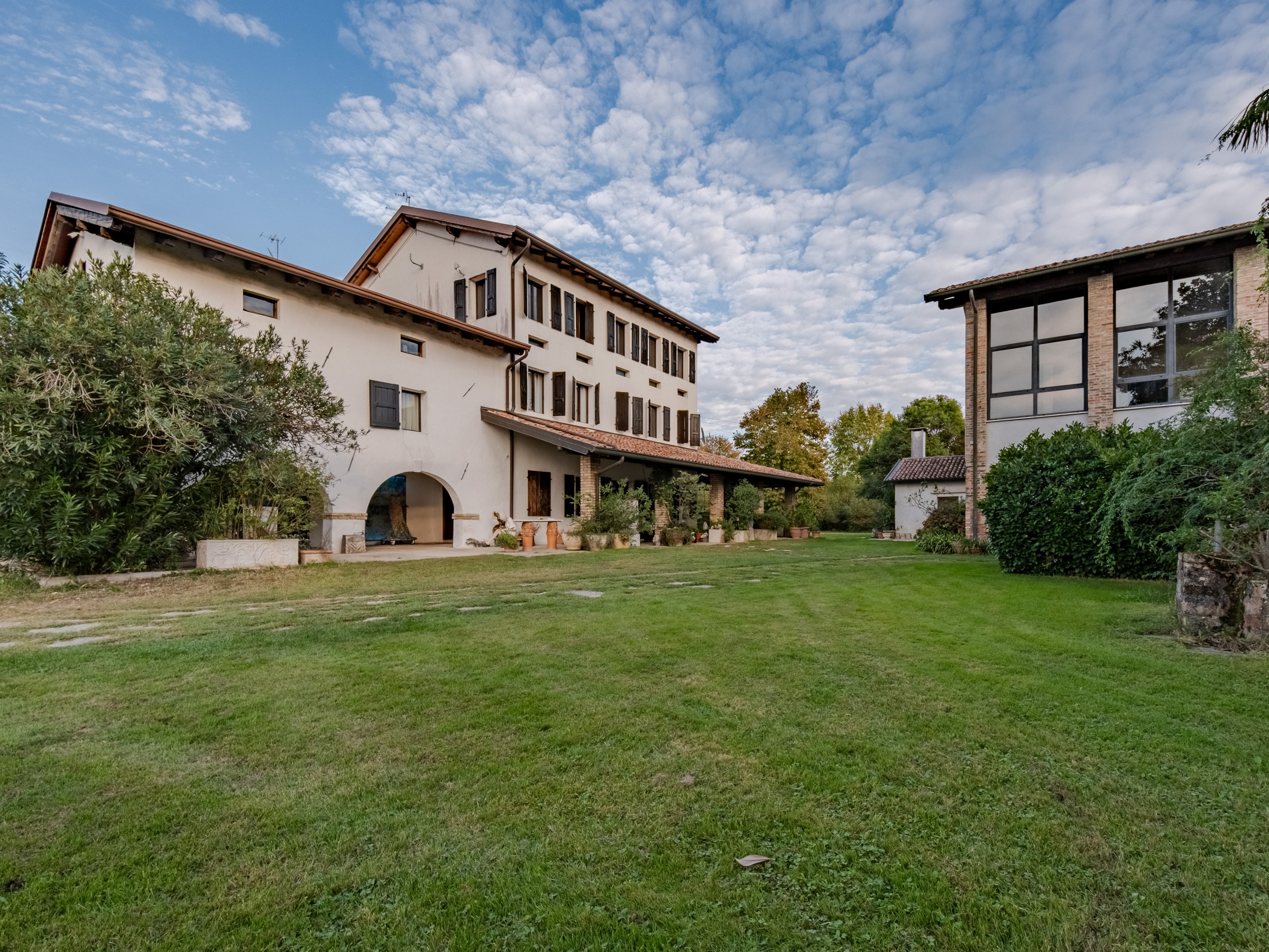 Historic 18th-century villa with barn annex and park
