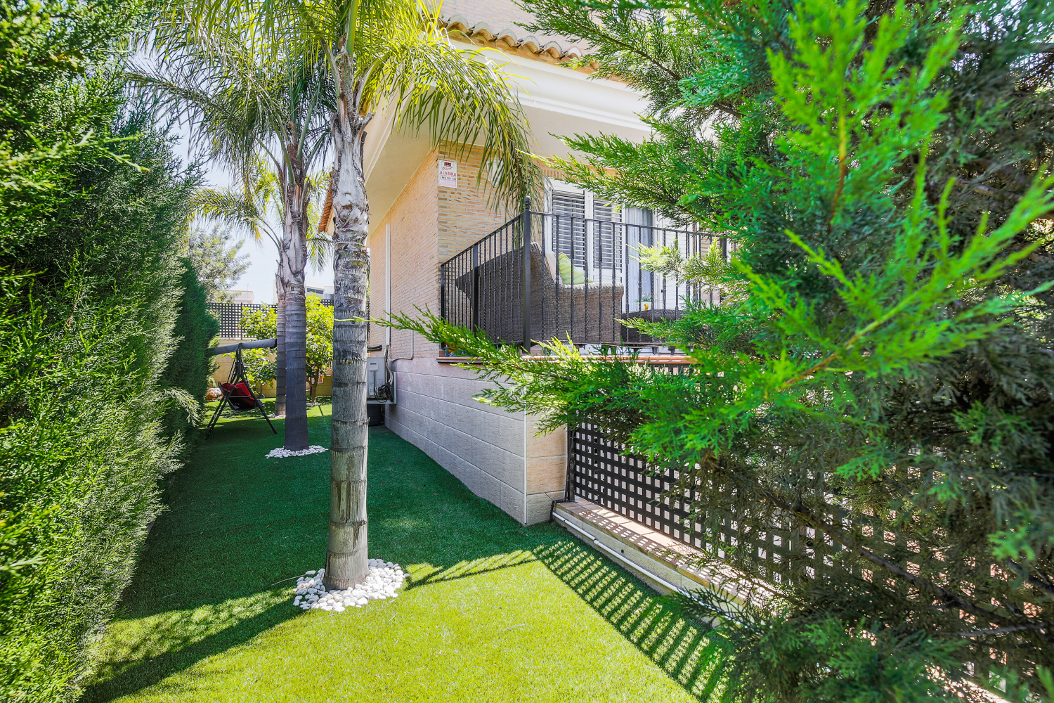 Impresionante Chalet de Esquina en casco urbano