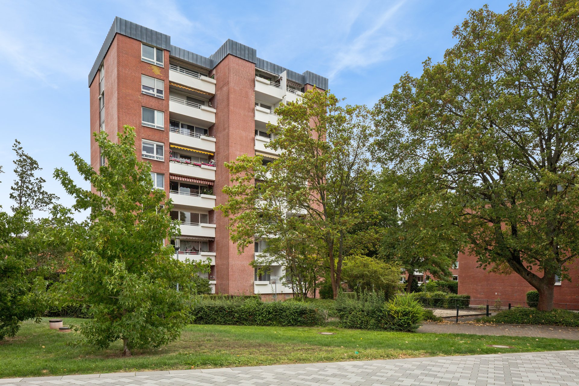 Wohnung mit zwei Balkonen und grüner Aussicht