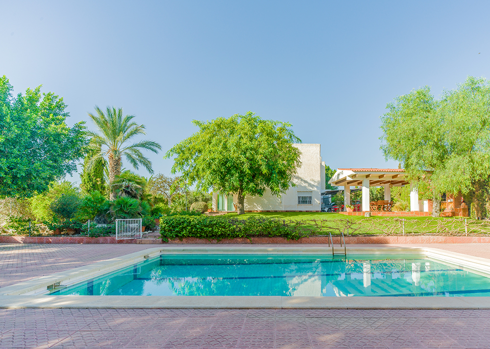 Wundervolle mediterrane Villa in privater Wohnanlage