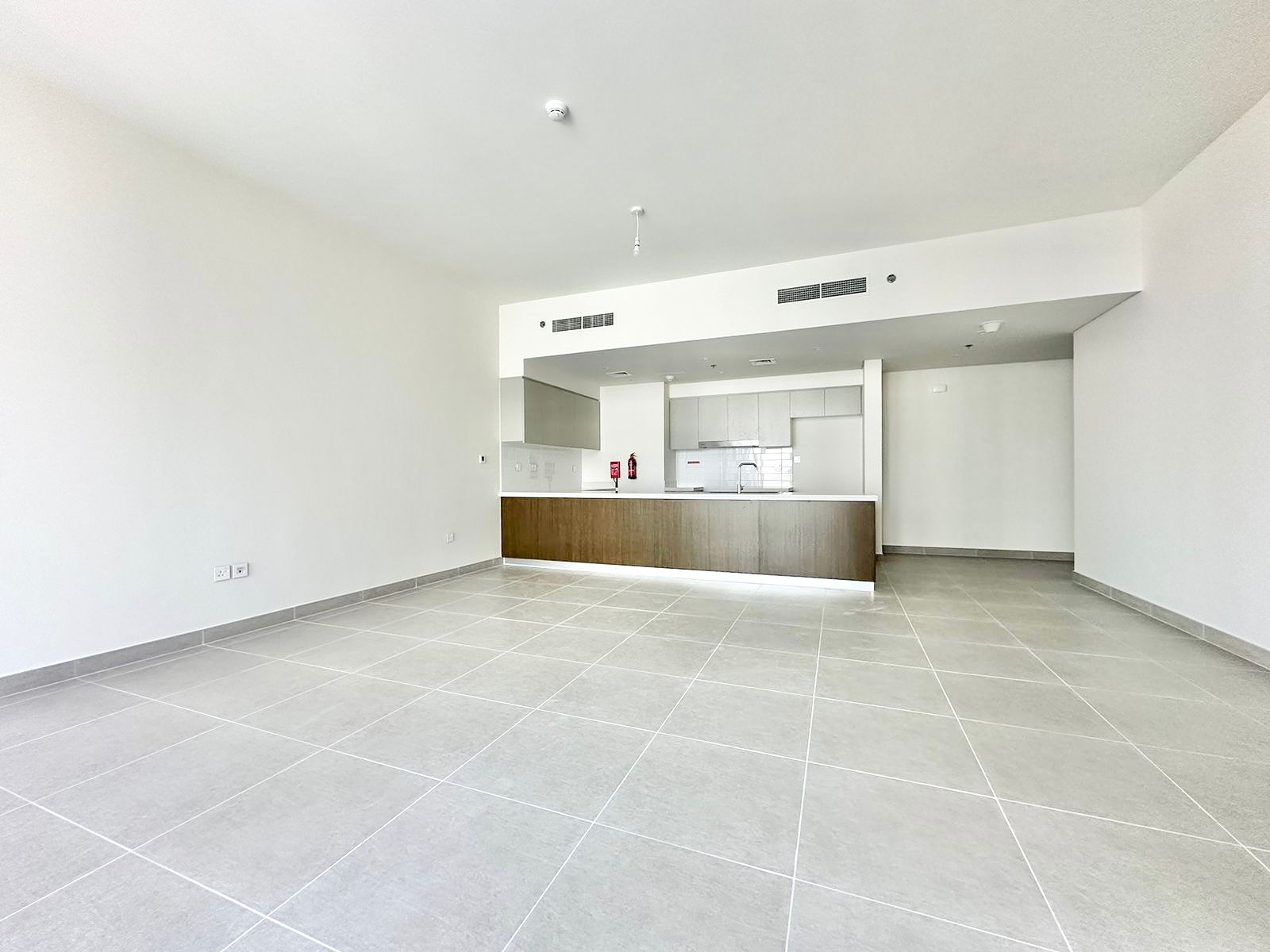 Unfurnished | High Floor | Fountain Views