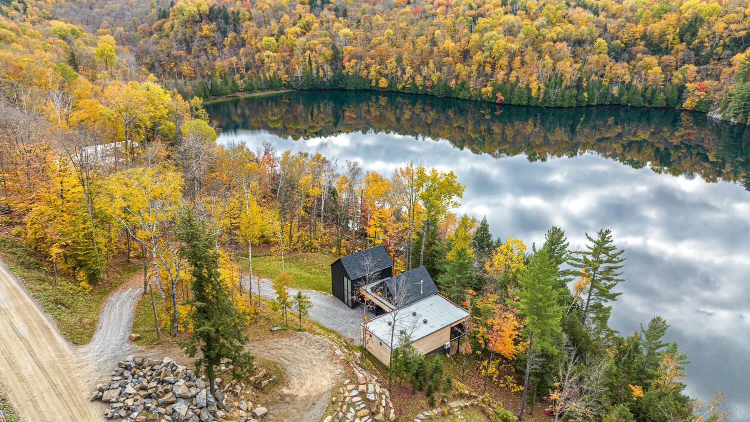 Prestigious waterfront property on a navigable lake!