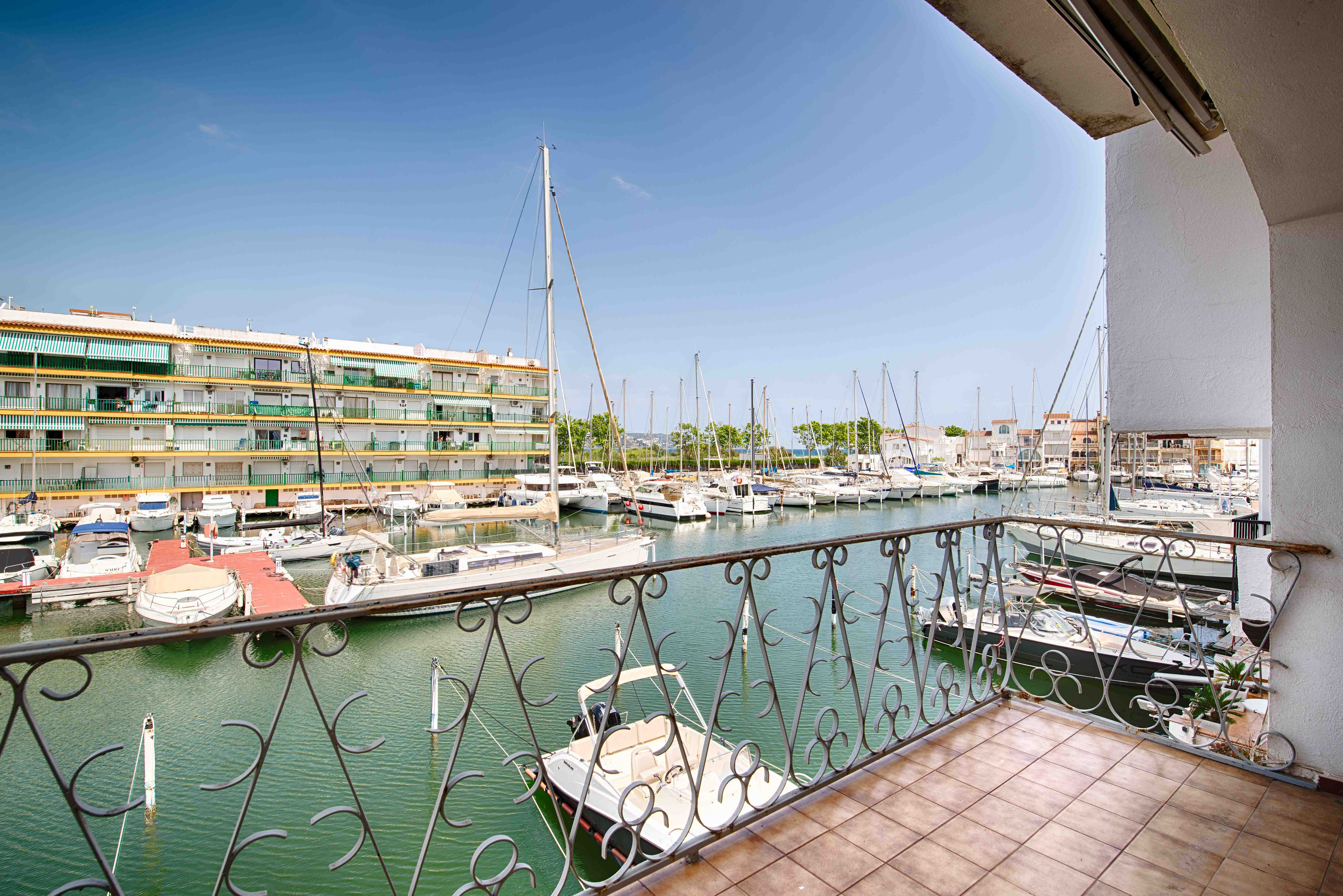 Exklusives Fischerhaus mit privatem Liegeplatz in Empuriabrava