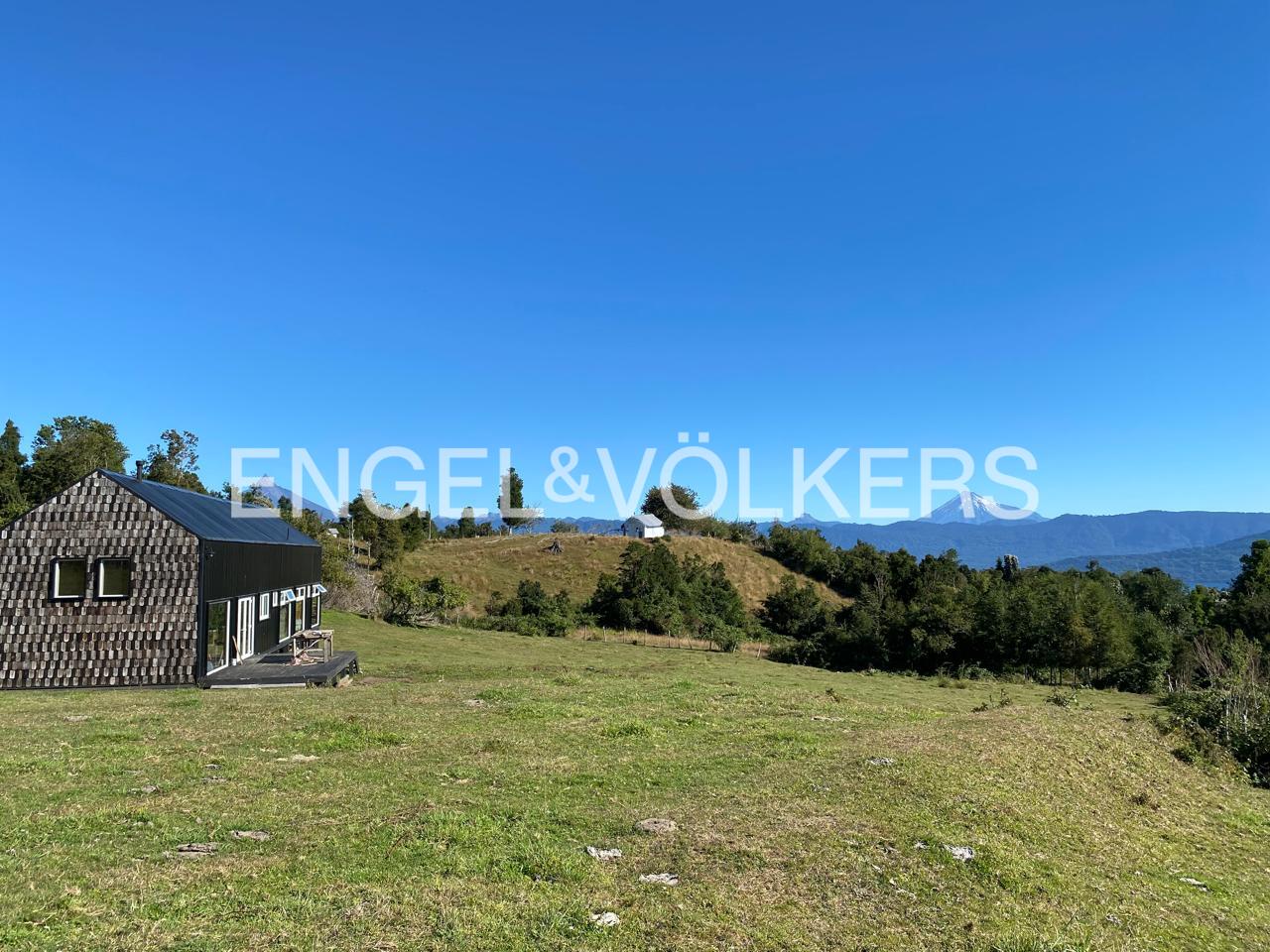 Casa con vista al Lago Rupanco - cálidos ambientes