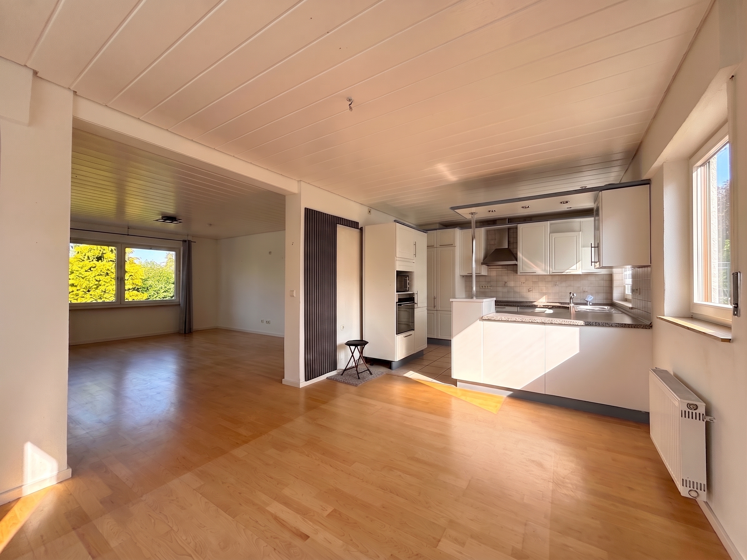 Großzügige 4,5-Zimmer-Wohnung mit Wintergarten und großer Sonnenterrasse in Hegnach!