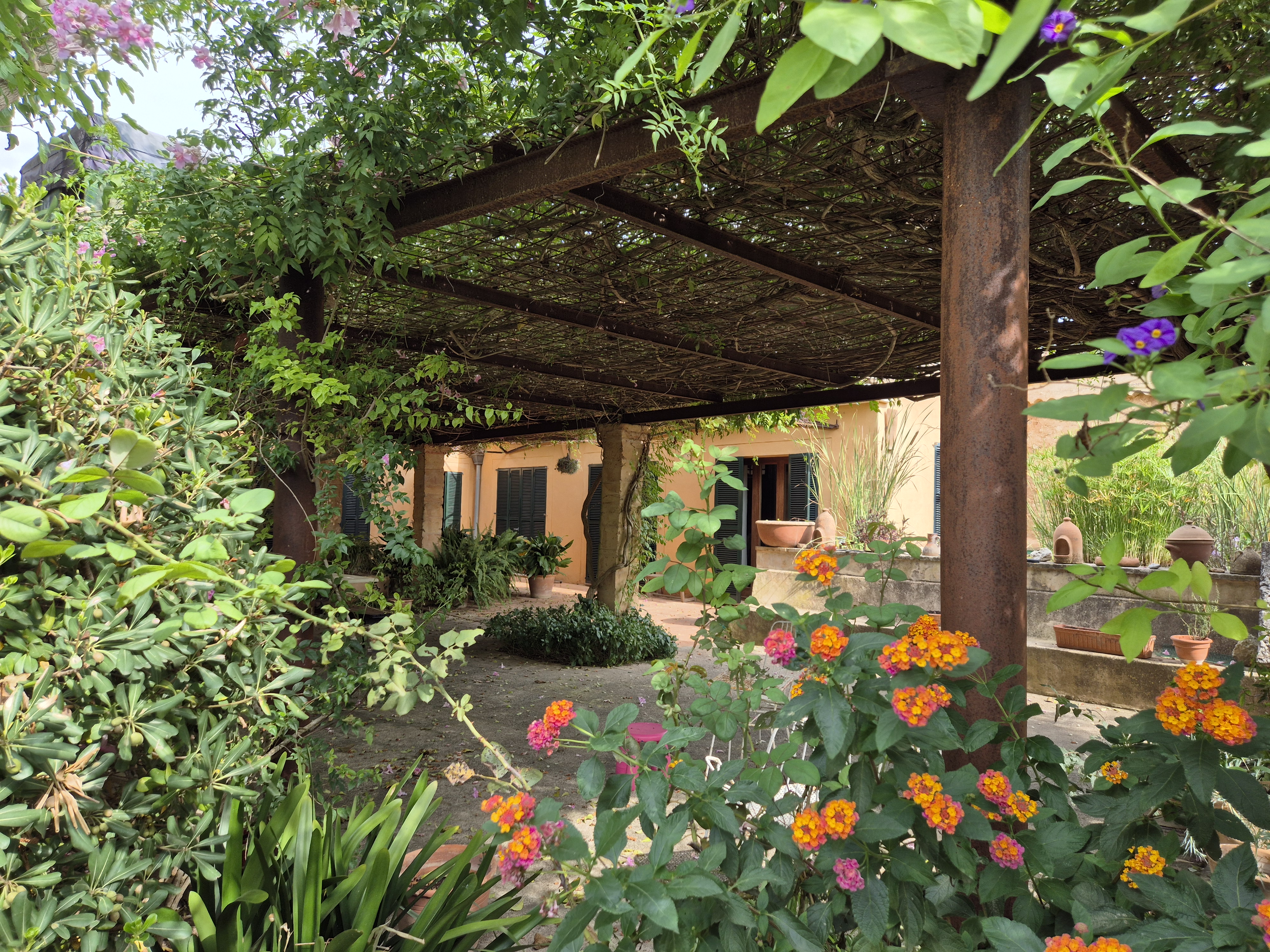 Ground-level, charming finca with idyllic garden
