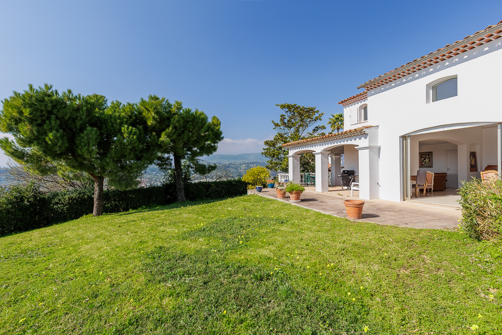 Co-Exclusivité - Maison de charme avec jardin et vue mer