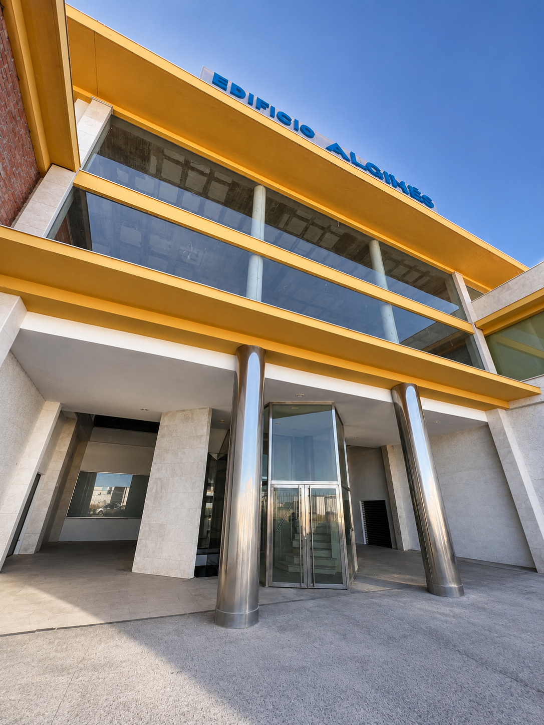 Exclusive commercial building with panoramic terraces and private elevator just minutes from Seville