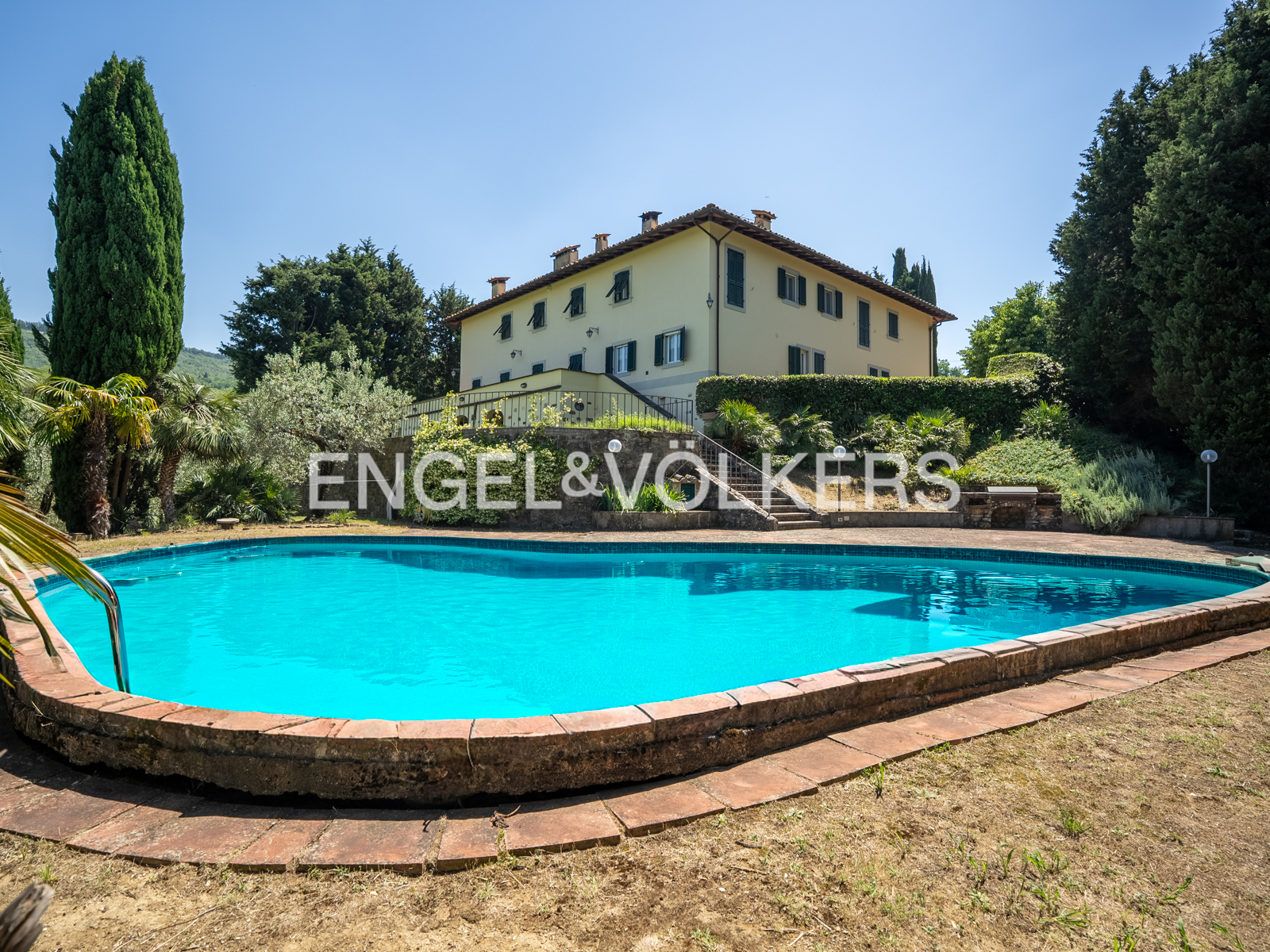 An exclusive retreat among the hills embracing Florence