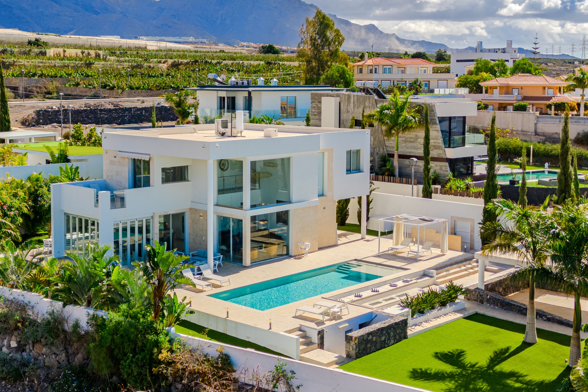 Villa de diseño con vistas al mar y absoluta privacidad en Playa Paraíso