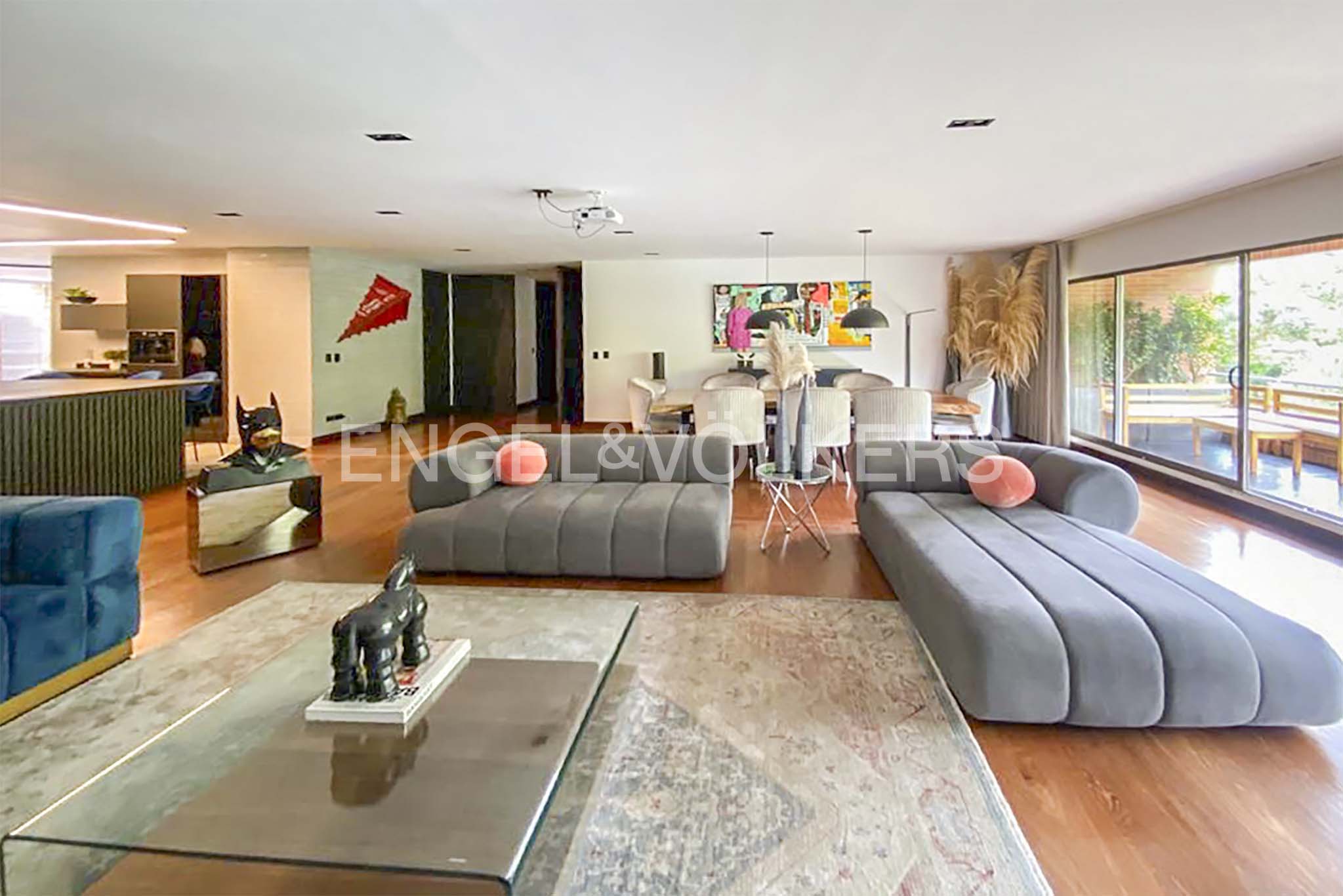 Moderno apartamento con terraza para la venta en Chicó Reservado