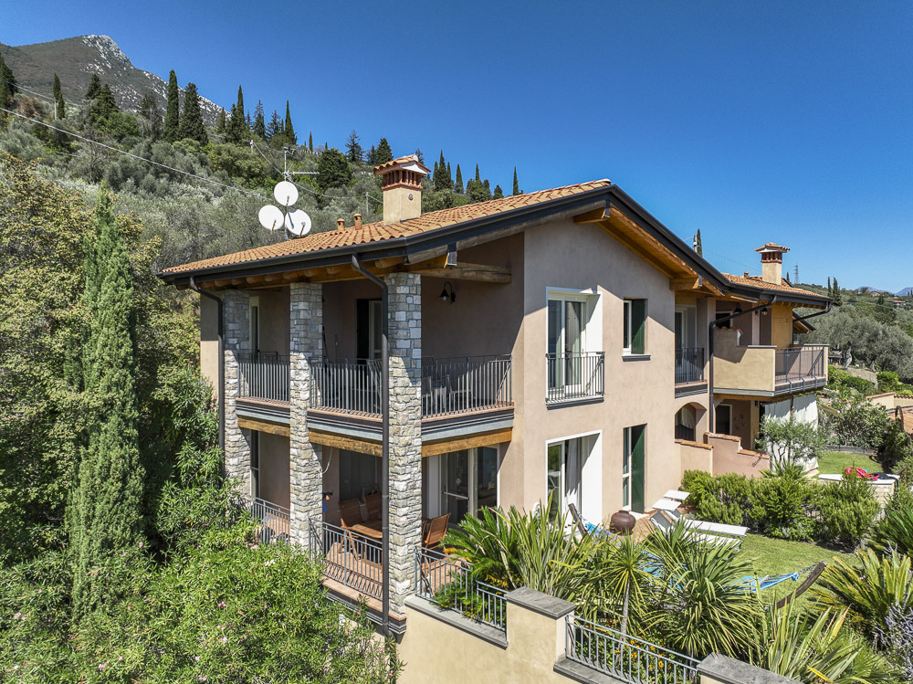 Property in residence with pool and lake view