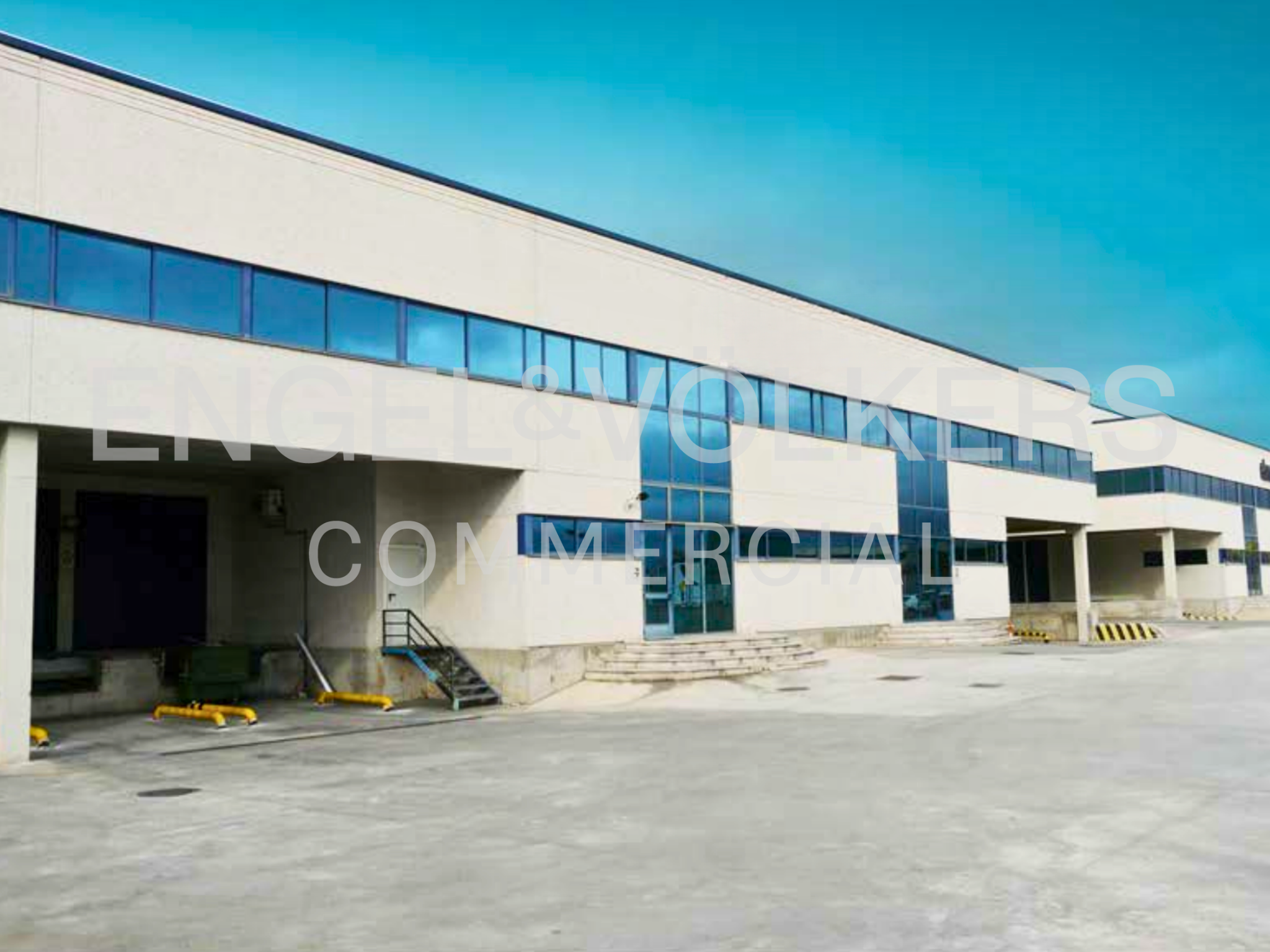 Nave en Av. Sistema Solar 27 (nave 3 y 4)