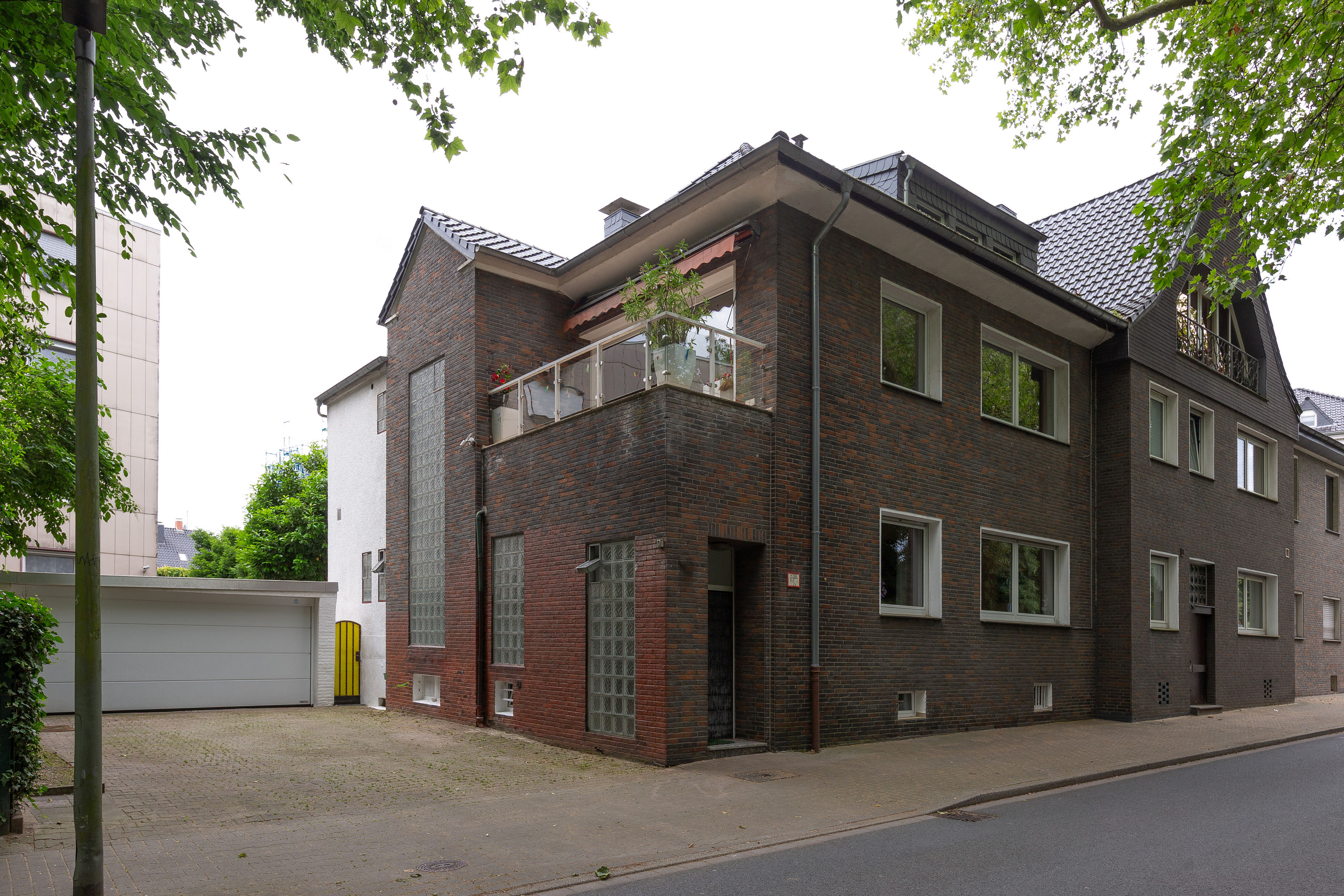 Bezugsfertige Direktorenvilla mit drei Einheiten am Stadtgarten in Gelsenkirchen-Feldmark!