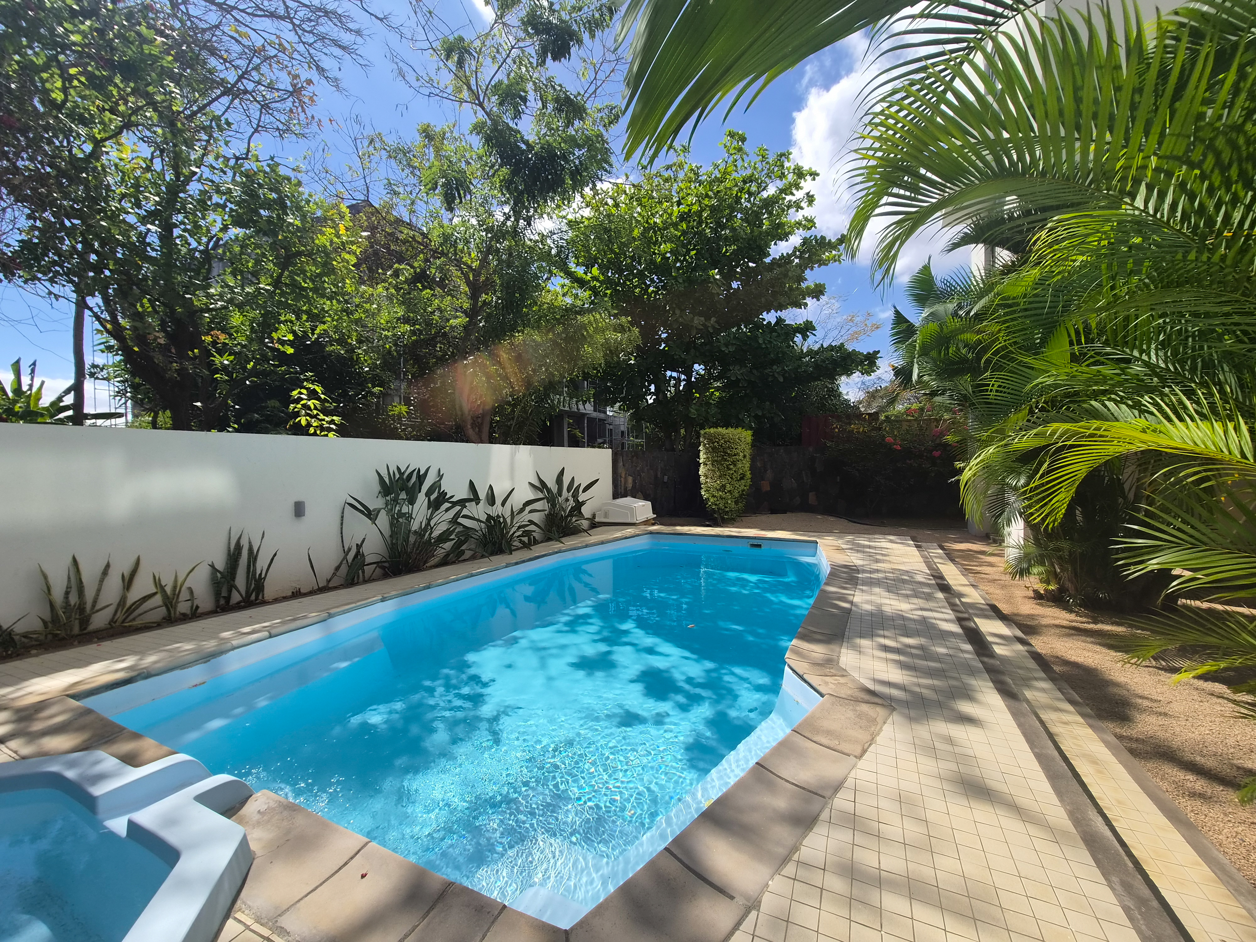 Spacious 3-Bedroom Apartment in a Convenient Coastal Location