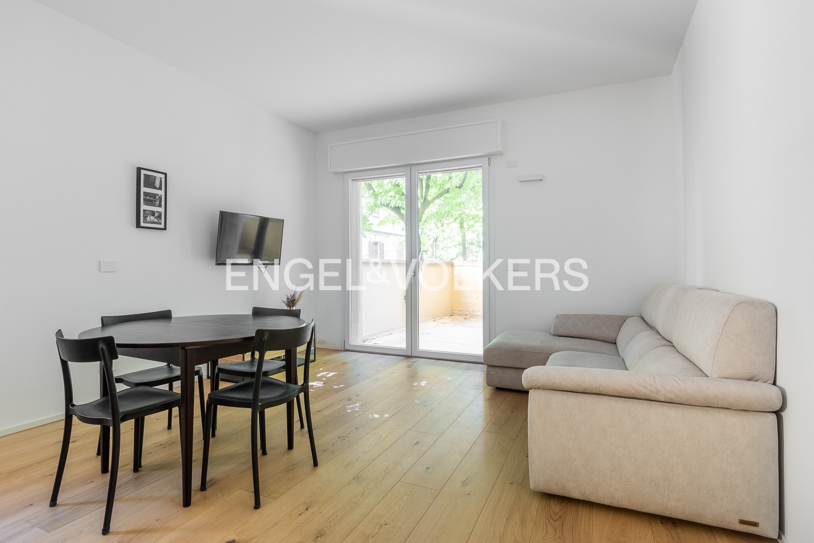 Apartment with terrace