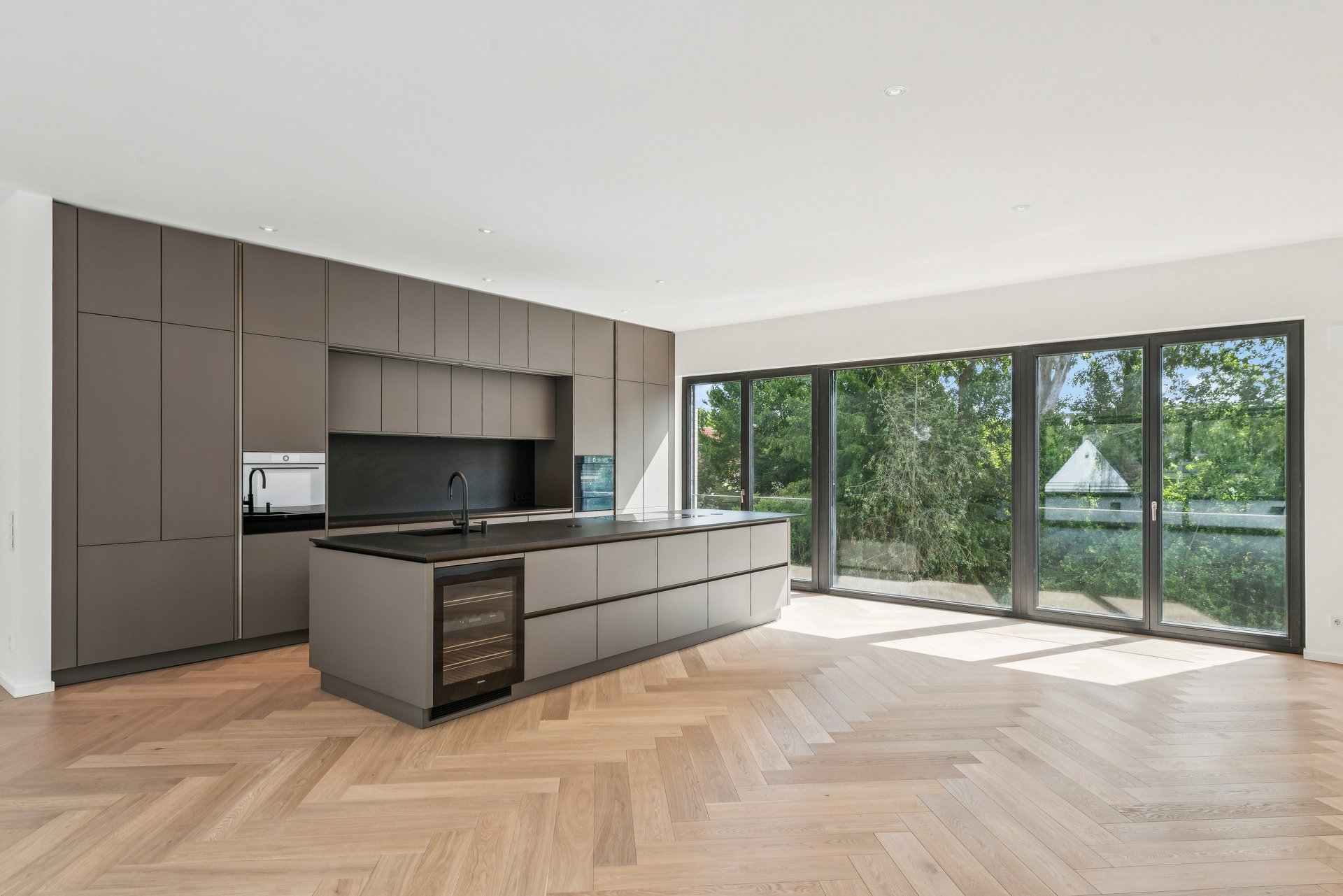 Architectural masterpiece – luxurious new-build apartment with style and elegance