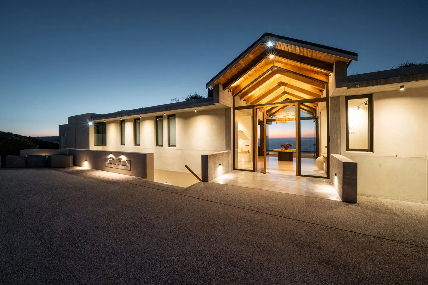 Oceanfront Luxury Lodge, Romansbaai, South Africa.jpg