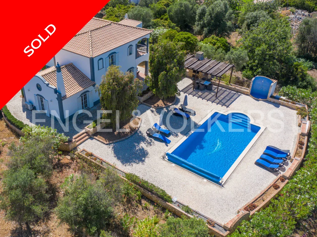 Mediterranean detached 4-bedroom villa with pool in Tavira