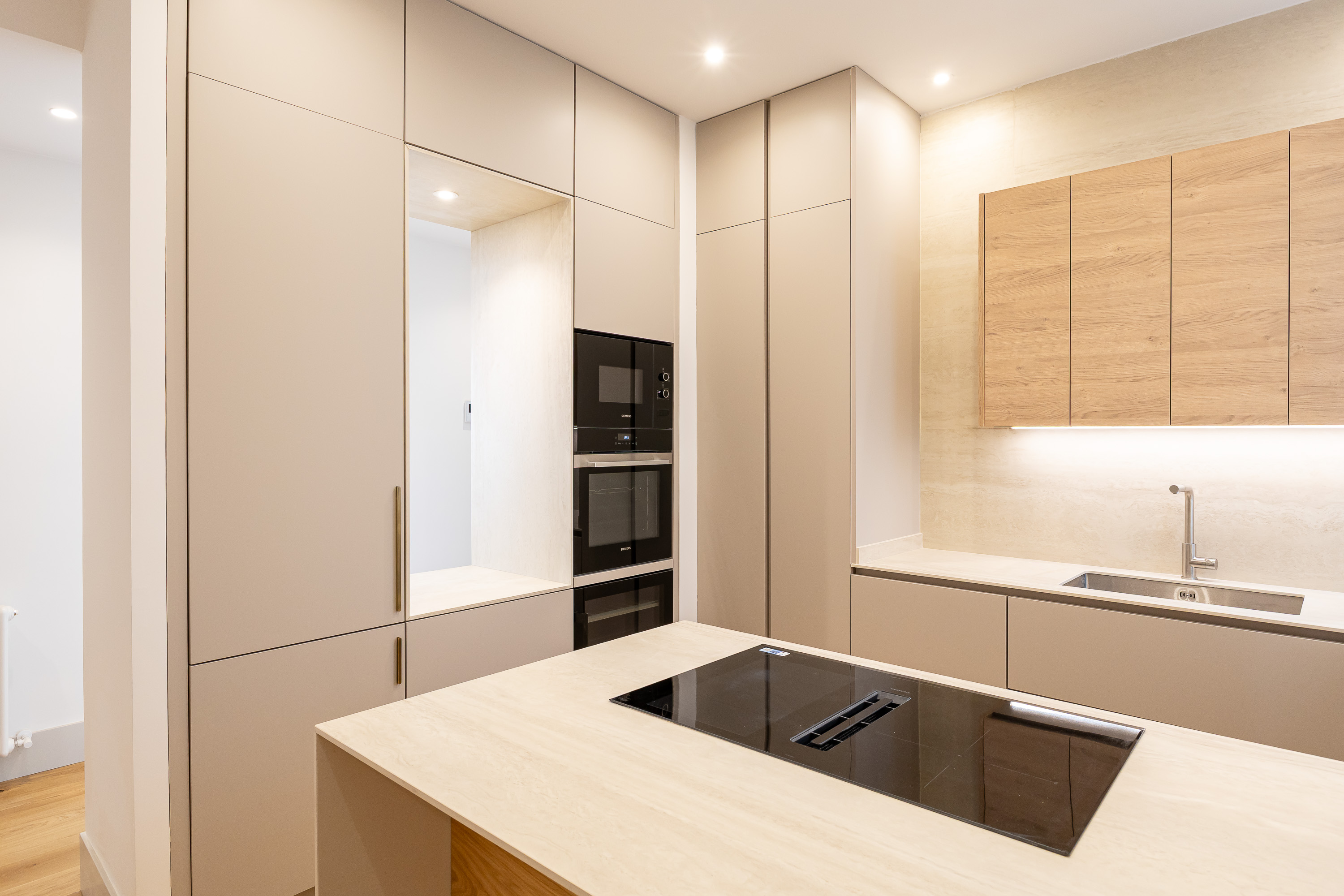 Exclusive renovated exterior home with two balconies in Justicia Prime.