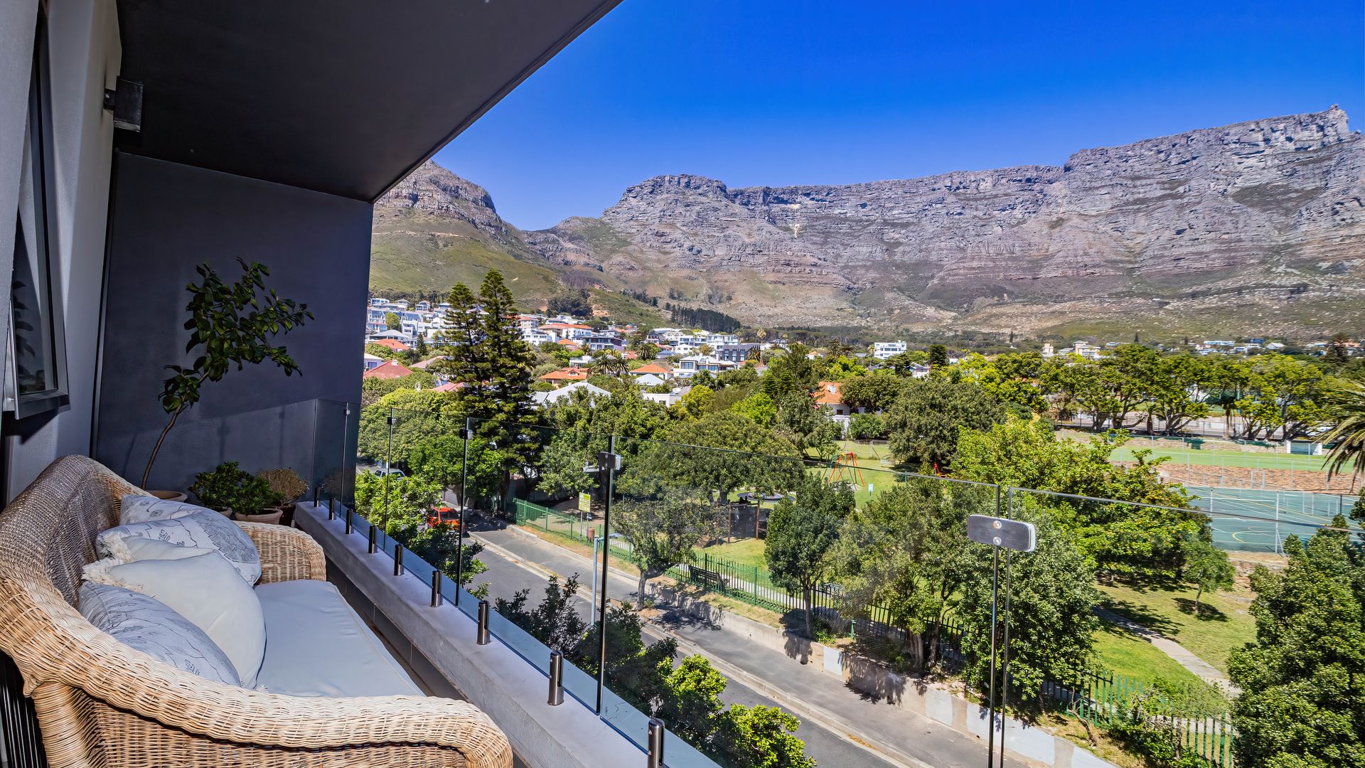 City Bowl retreat with uninterrupted views