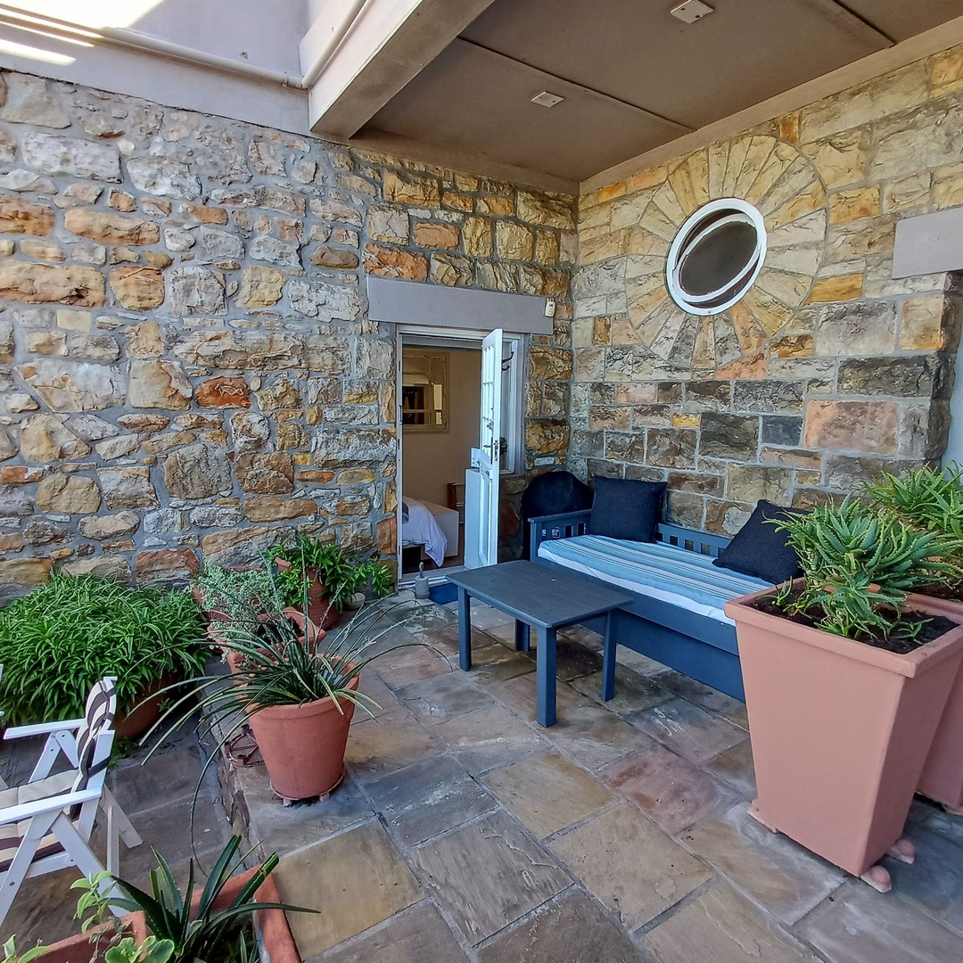 St James 1 bedroom apartment