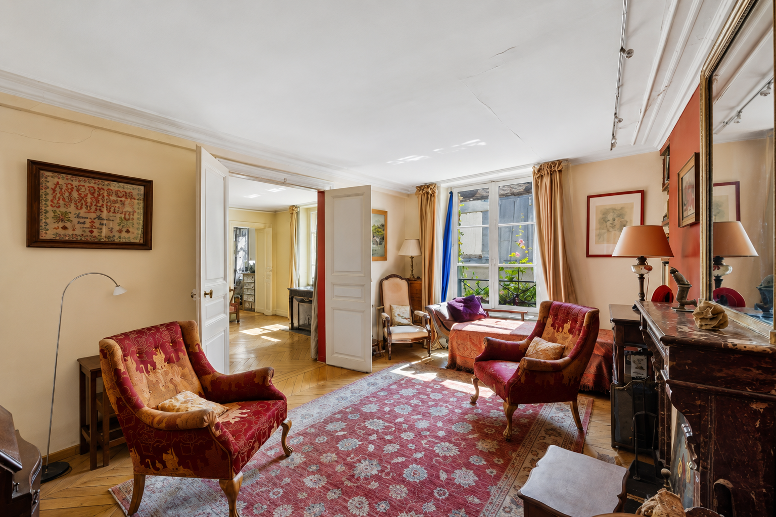 Paris 6th, La Monnaie -  Apartment to renovate - High floor, historic building