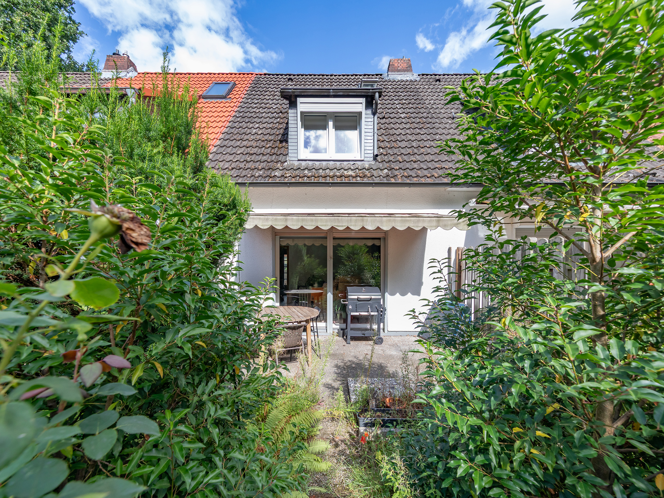 Erbpacht: Charmantes Reihenhaus mit ausgebautem Spitzboden und Garage in Hamburg-Neuwiedenthal!