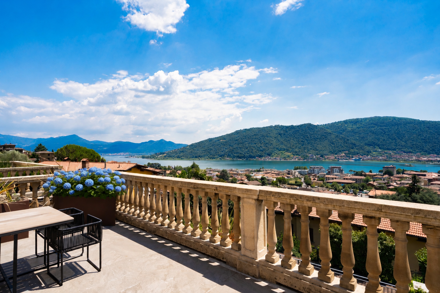 Exclusive Penthouse with Panoramic Lake-View Terrace in Sarnico