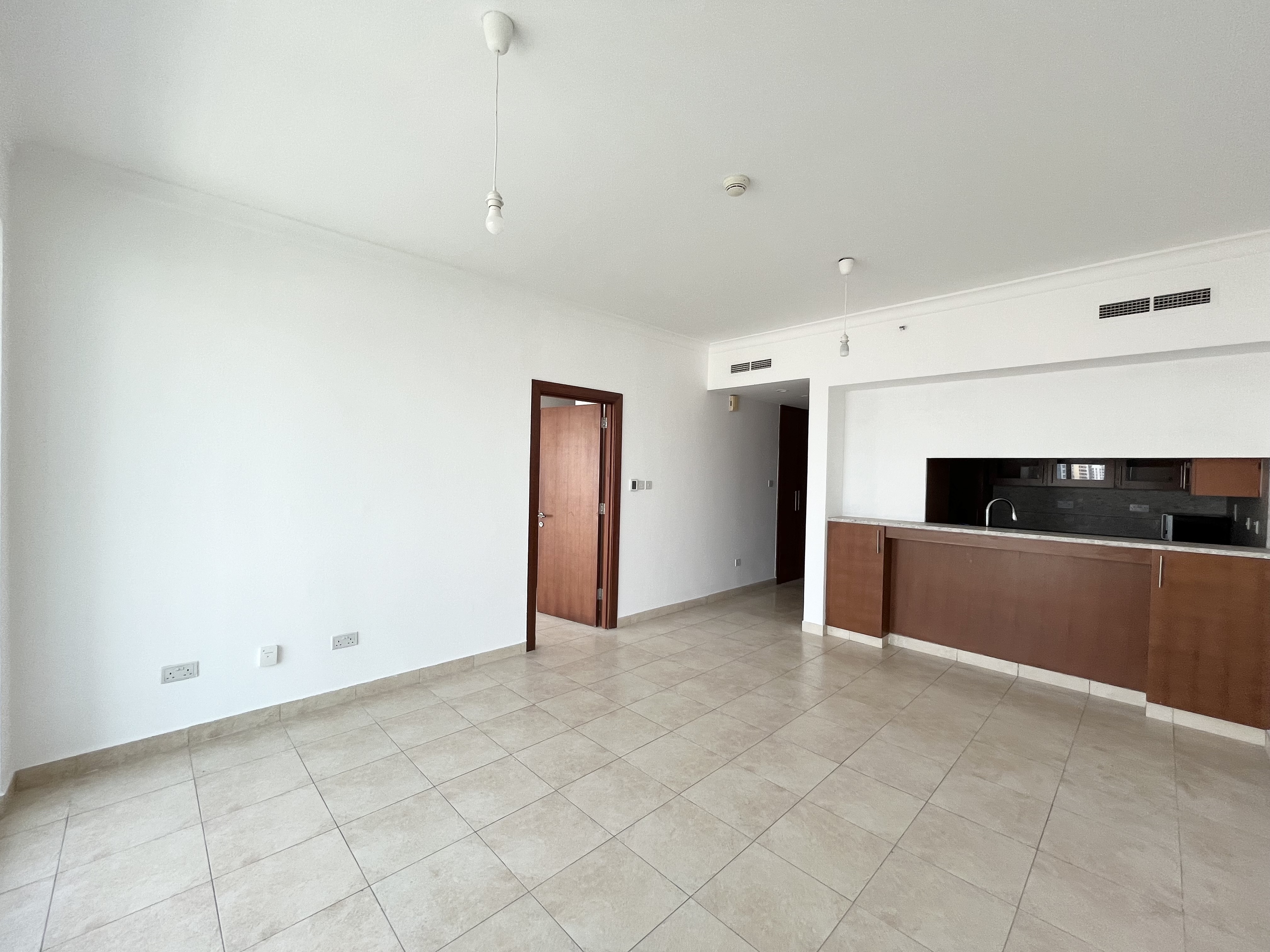 Vacant l Unfurnished l Golf View