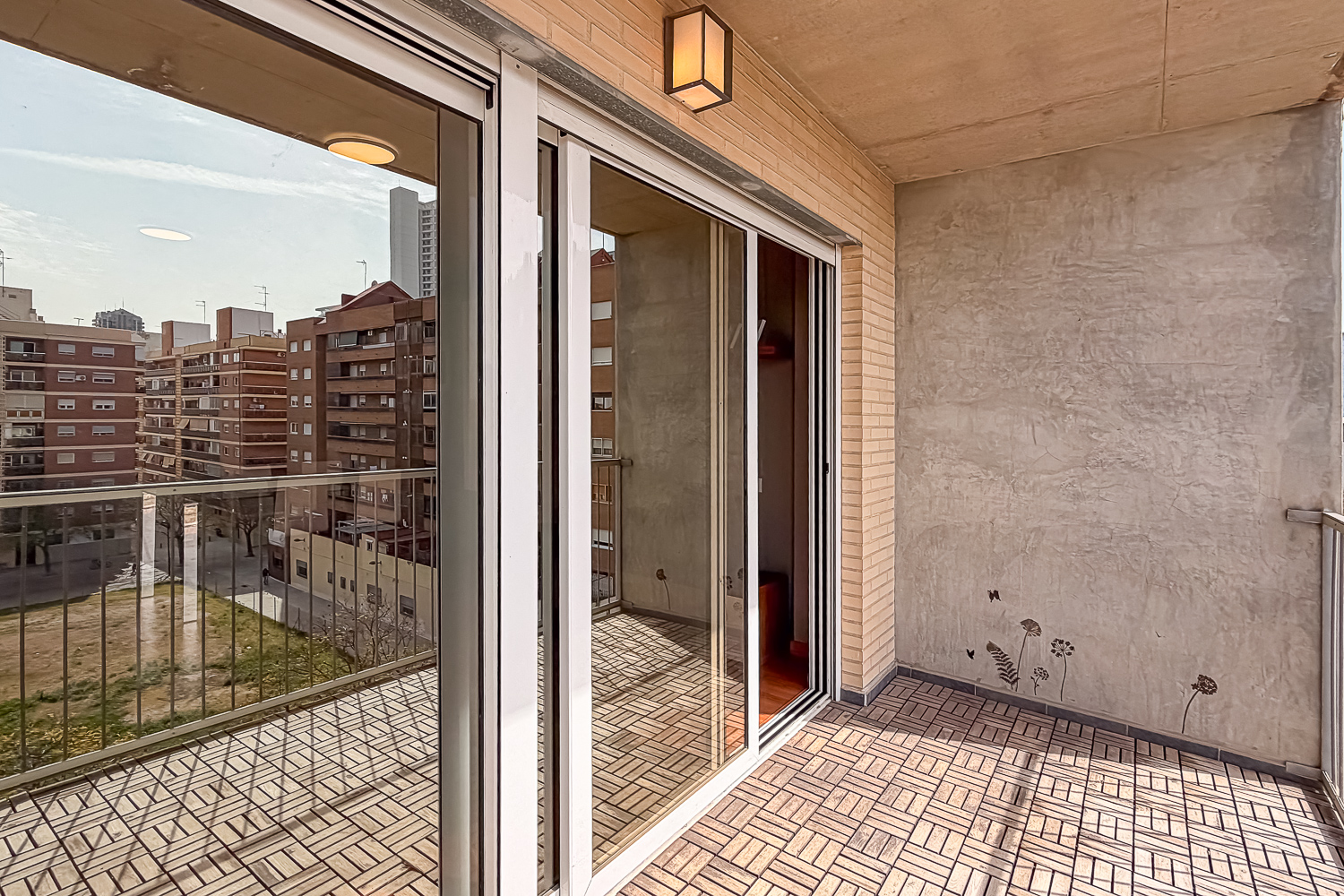 Bright home with parking in Beniferri