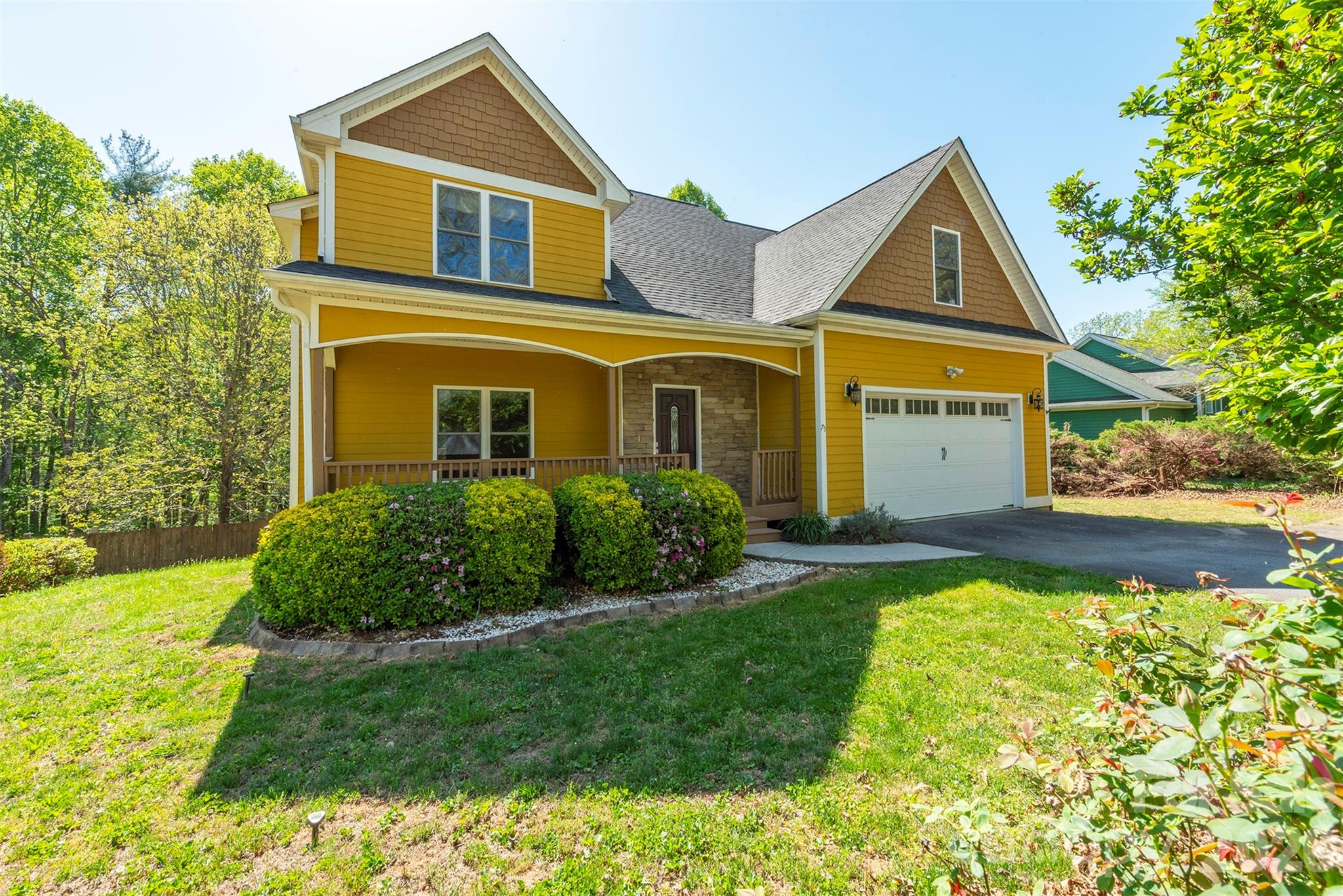 Flexible Living Near Asheville with Mountain Views and Charm