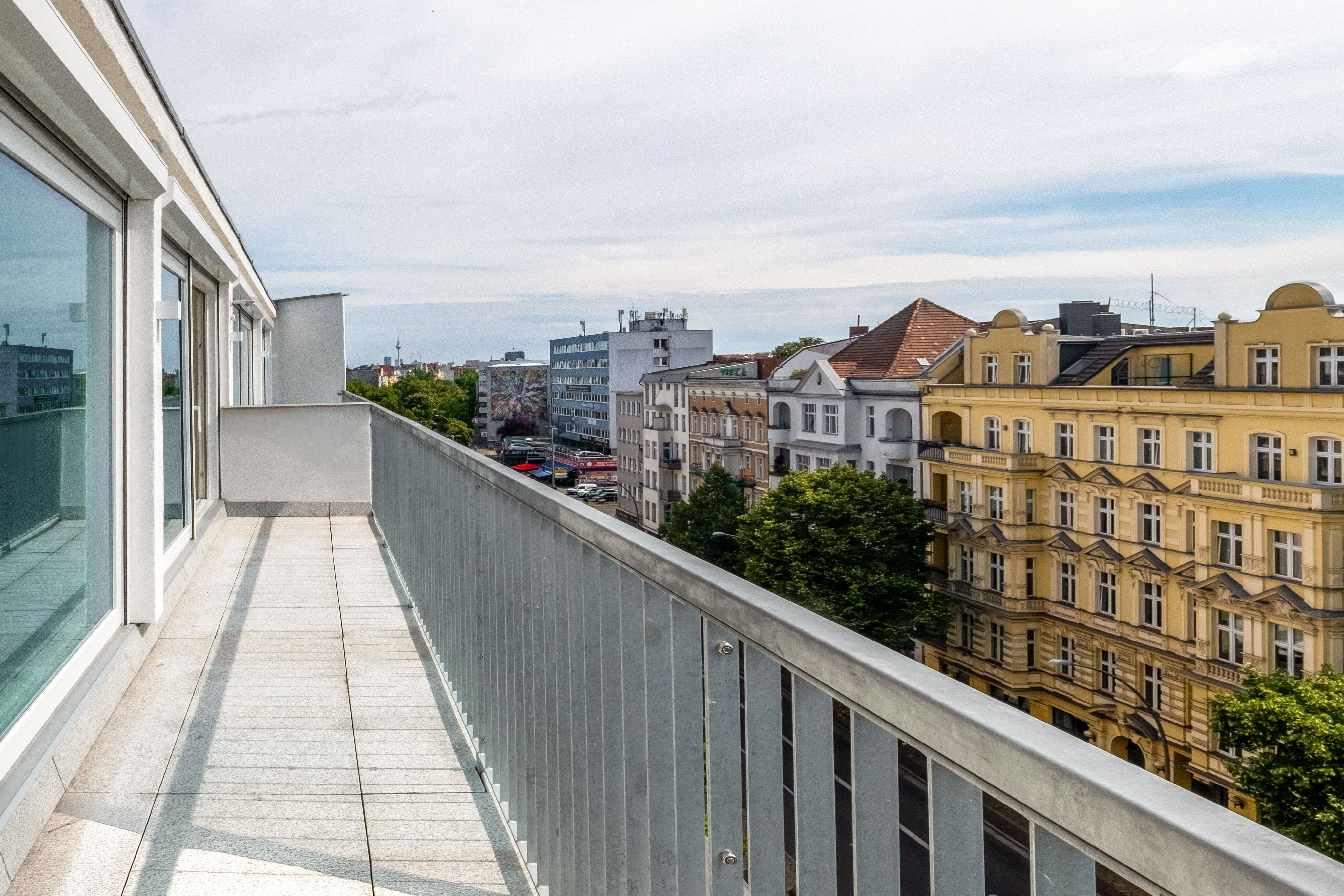 From Alexanderplatz to Friedenau: Penthouse with panoramic terrace near Schöneberg Town Hall