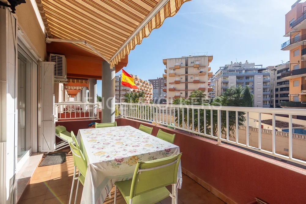 Apartment with terrace on the beach of Canet de Berenguer