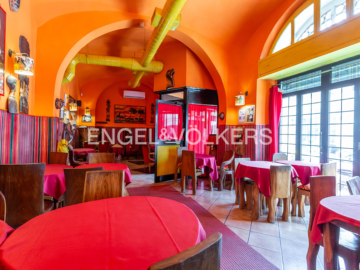 Bright commercial premises for rent on Via Gaeta