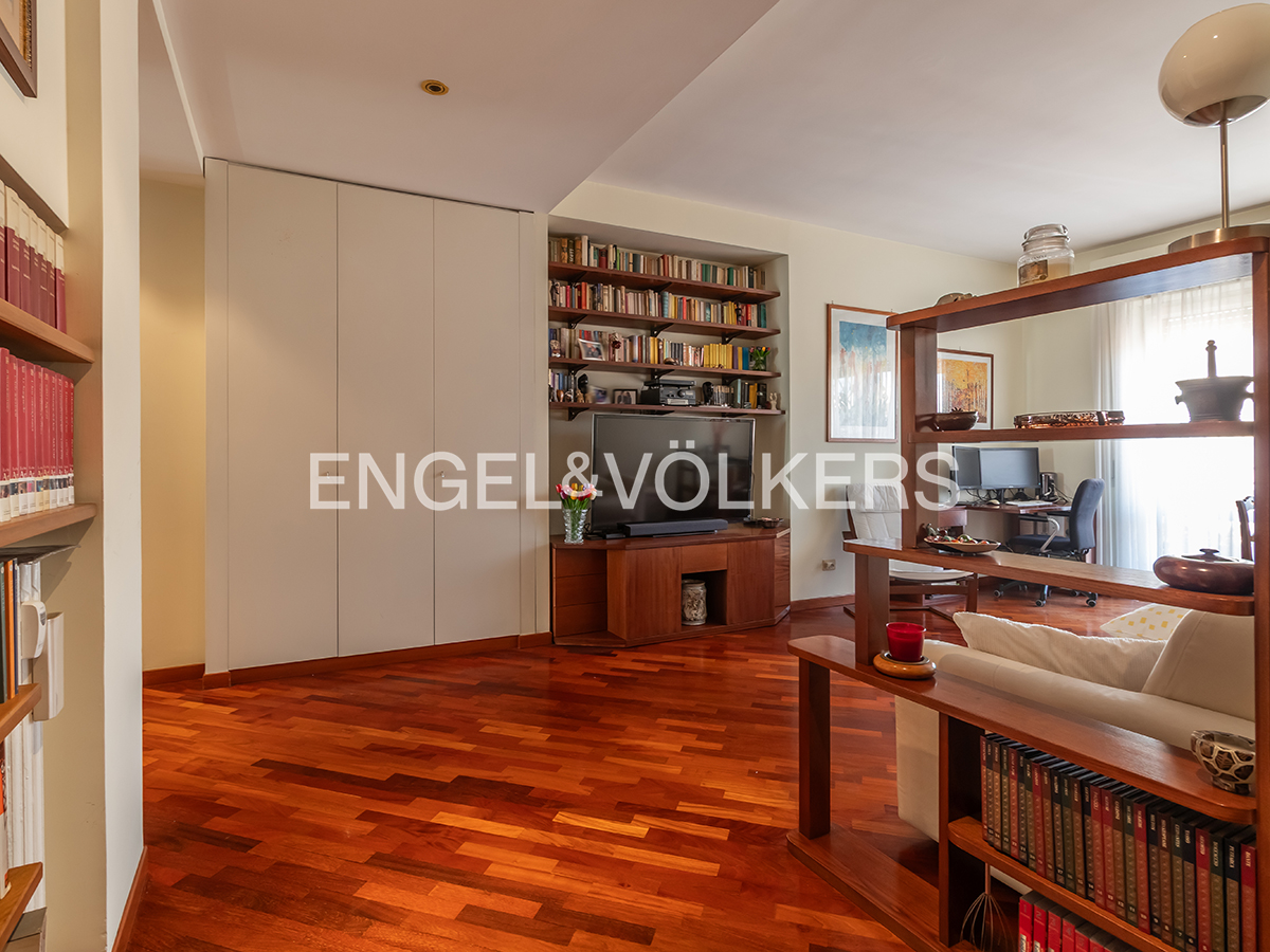 High-floor 4-room apartment near Piazzale degli Eroi - Vatican Museums