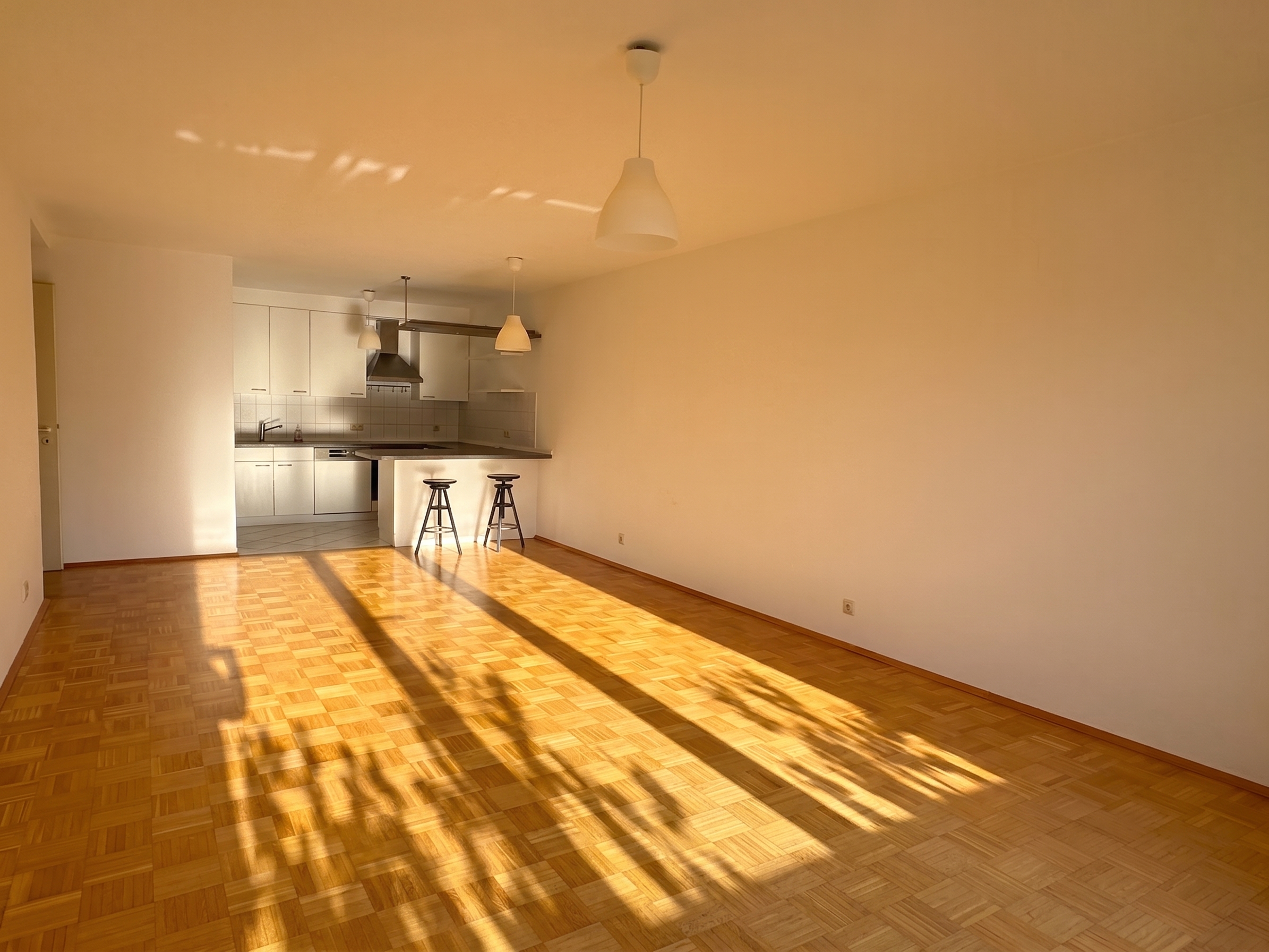 Lichtdurchflutete Balkonwohnung mit Gartenmitnutzung in Bestlage